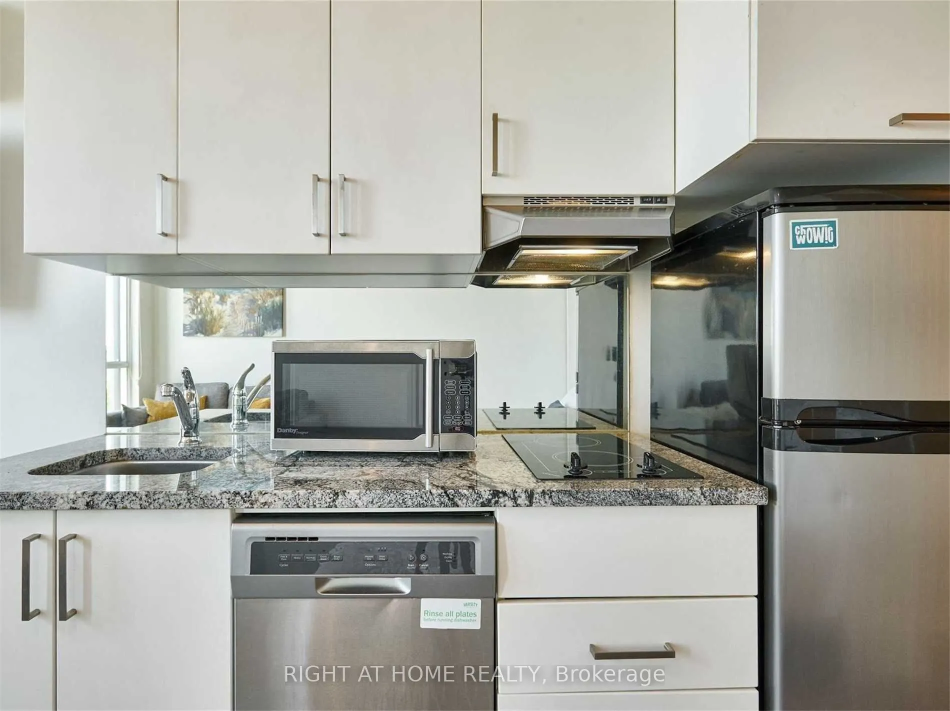 1900 Simcoe Street, #603