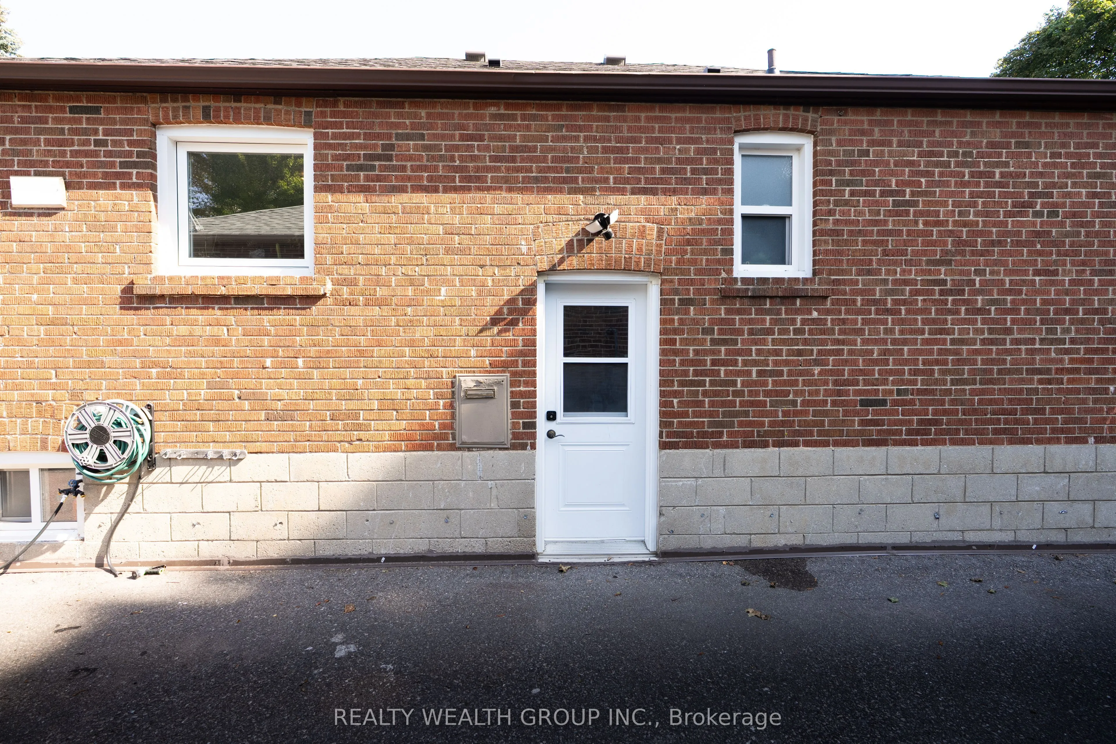 43 Medhurst Road W