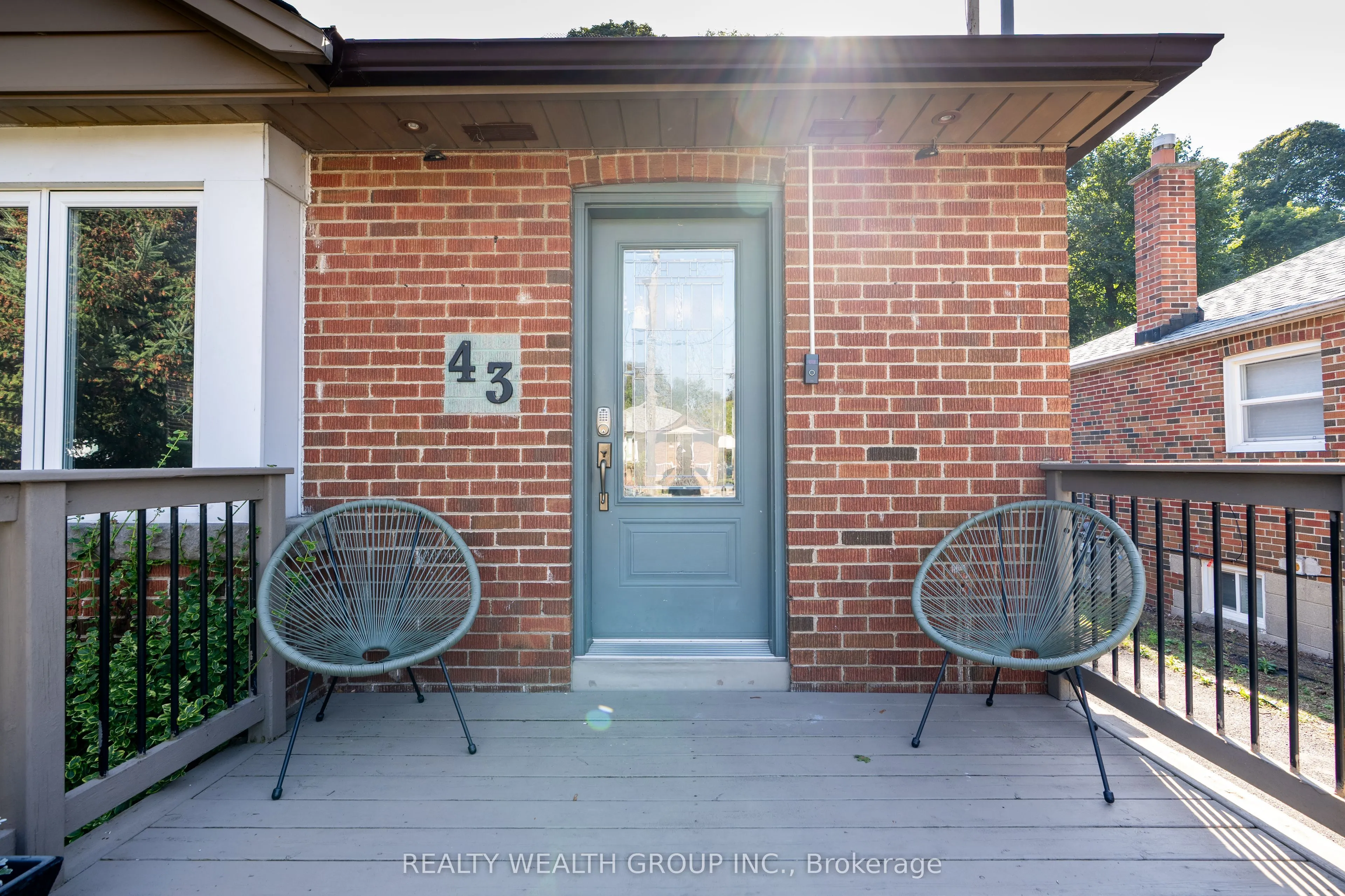 43 Medhurst Road W