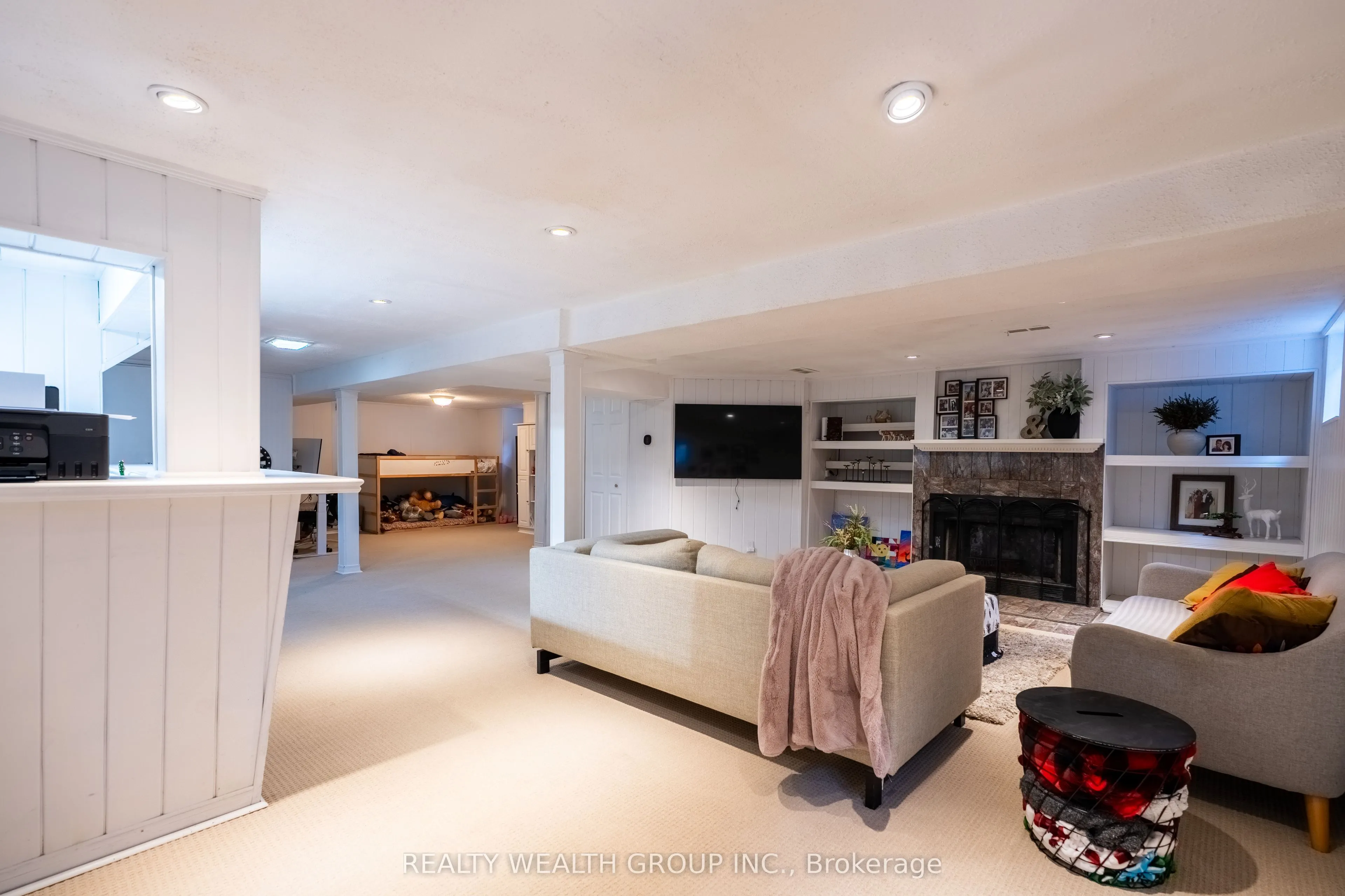 43 Medhurst Road W