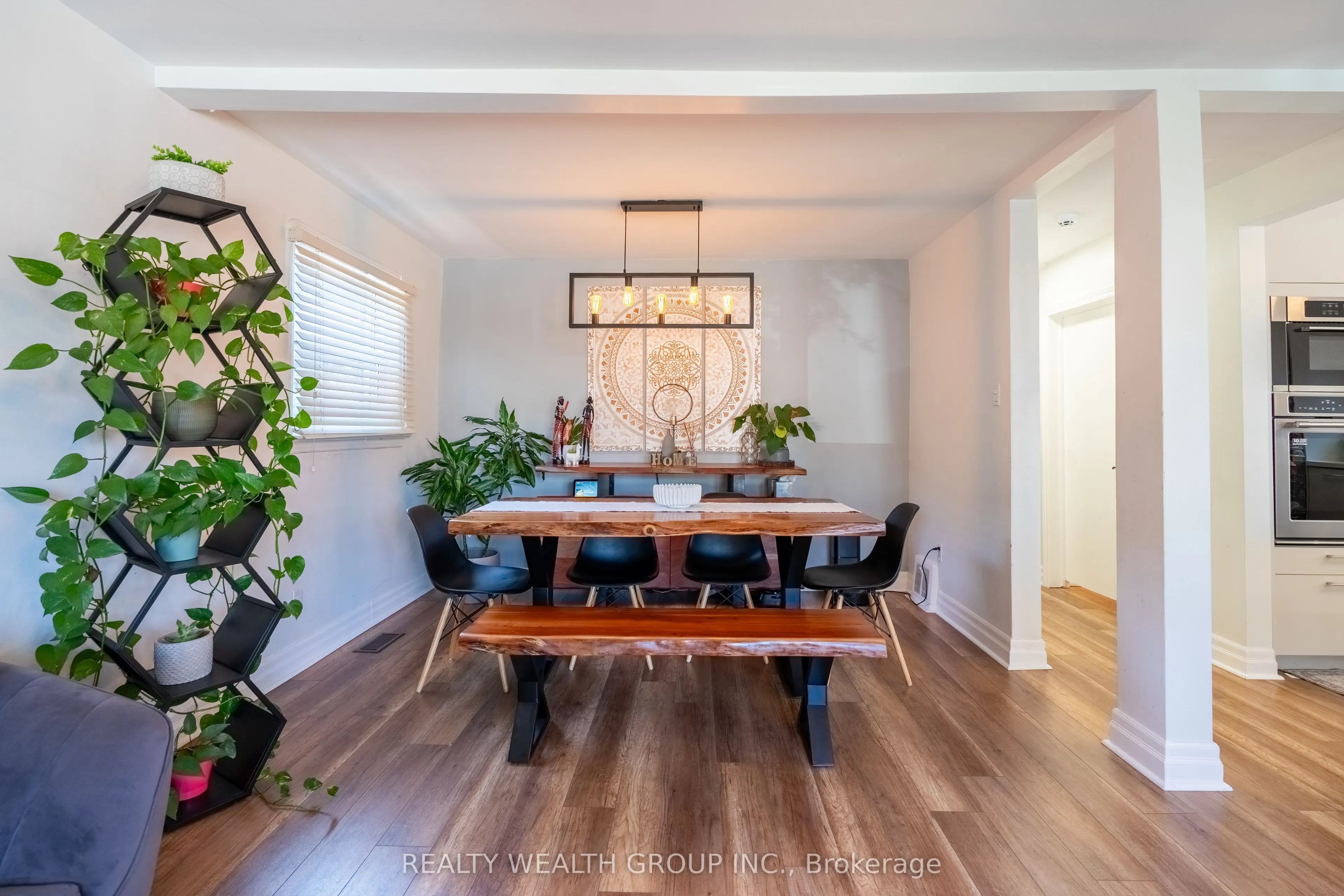 43 Medhurst Road W