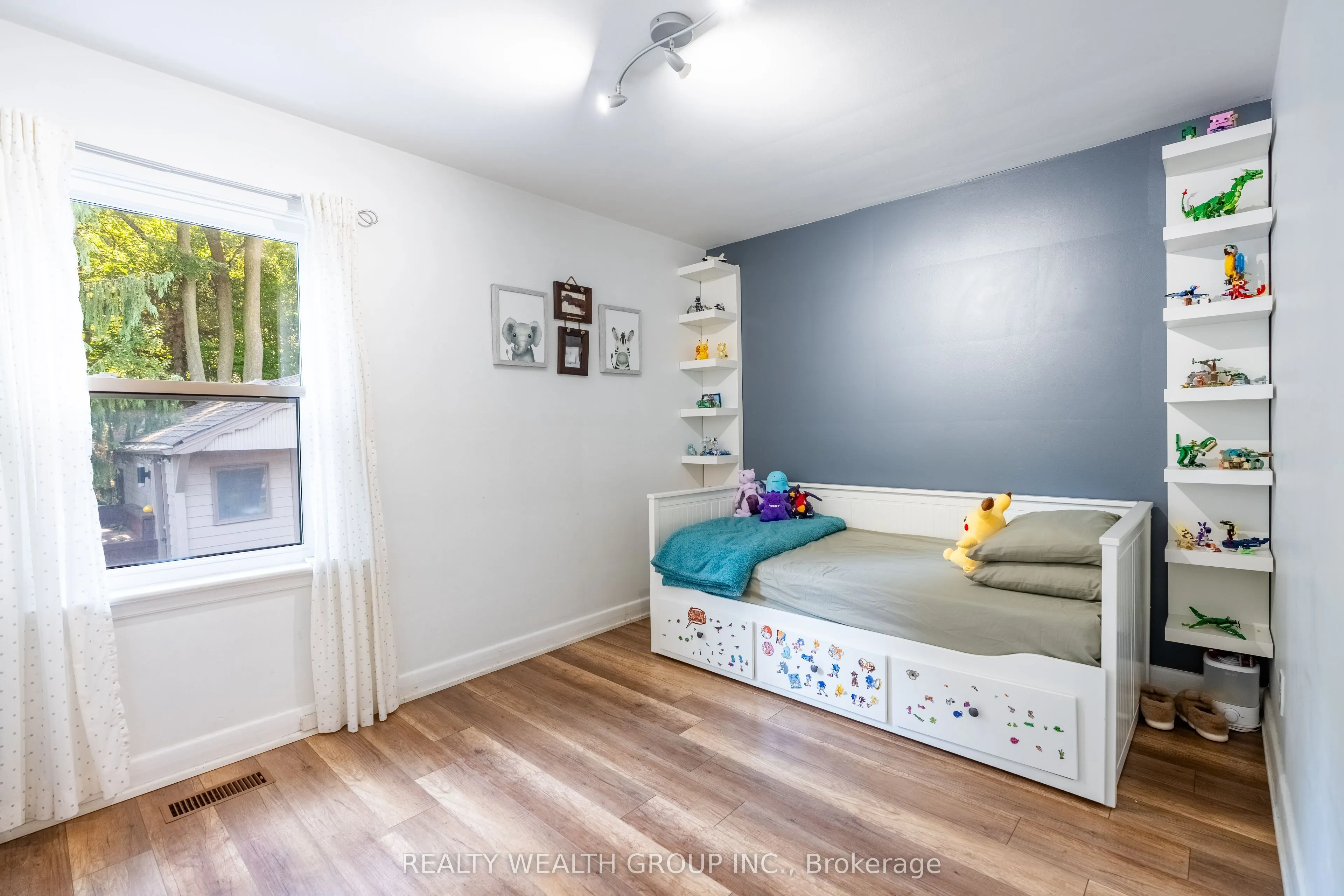 43 Medhurst Road W
