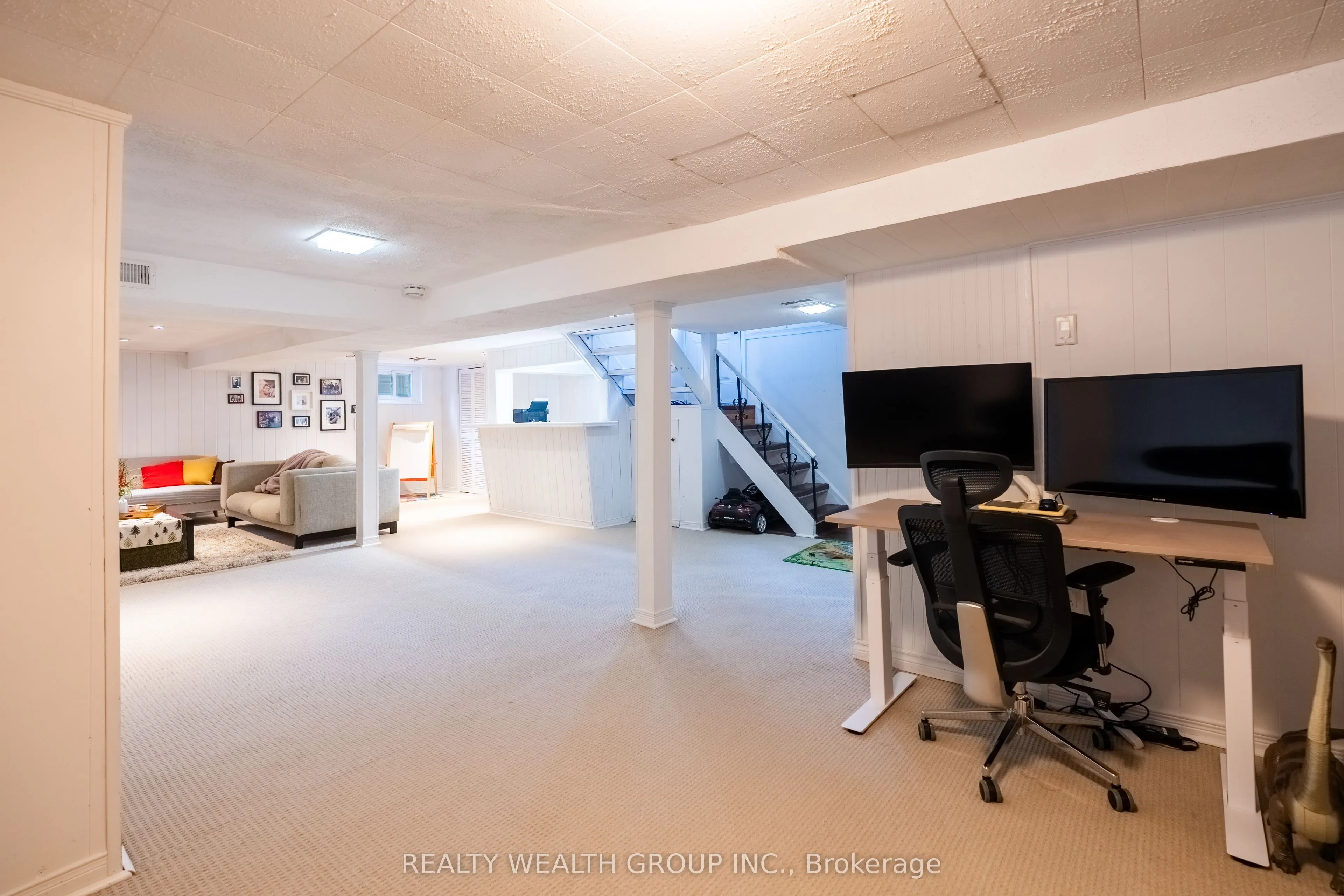43 Medhurst Road W