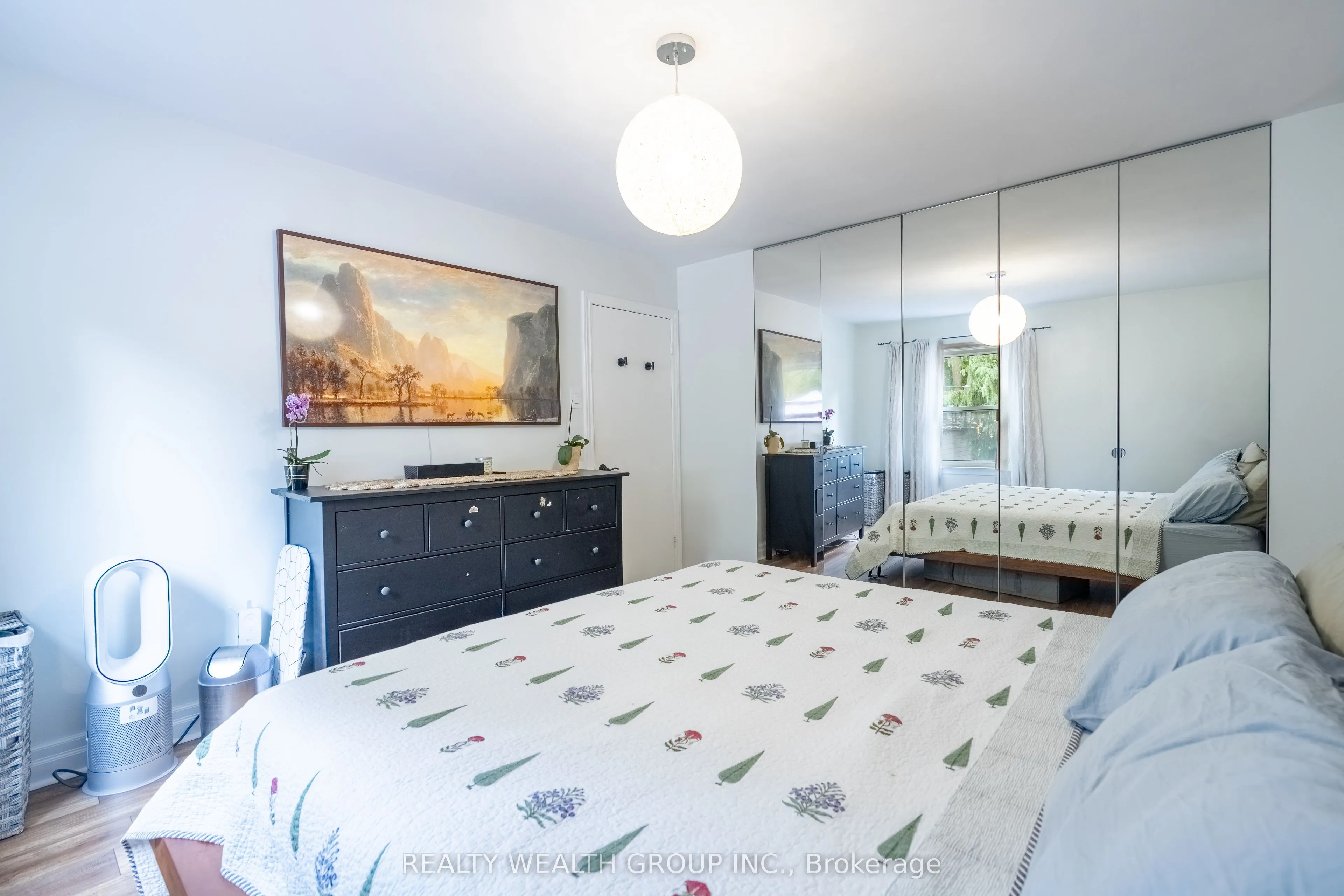 43 Medhurst Road W