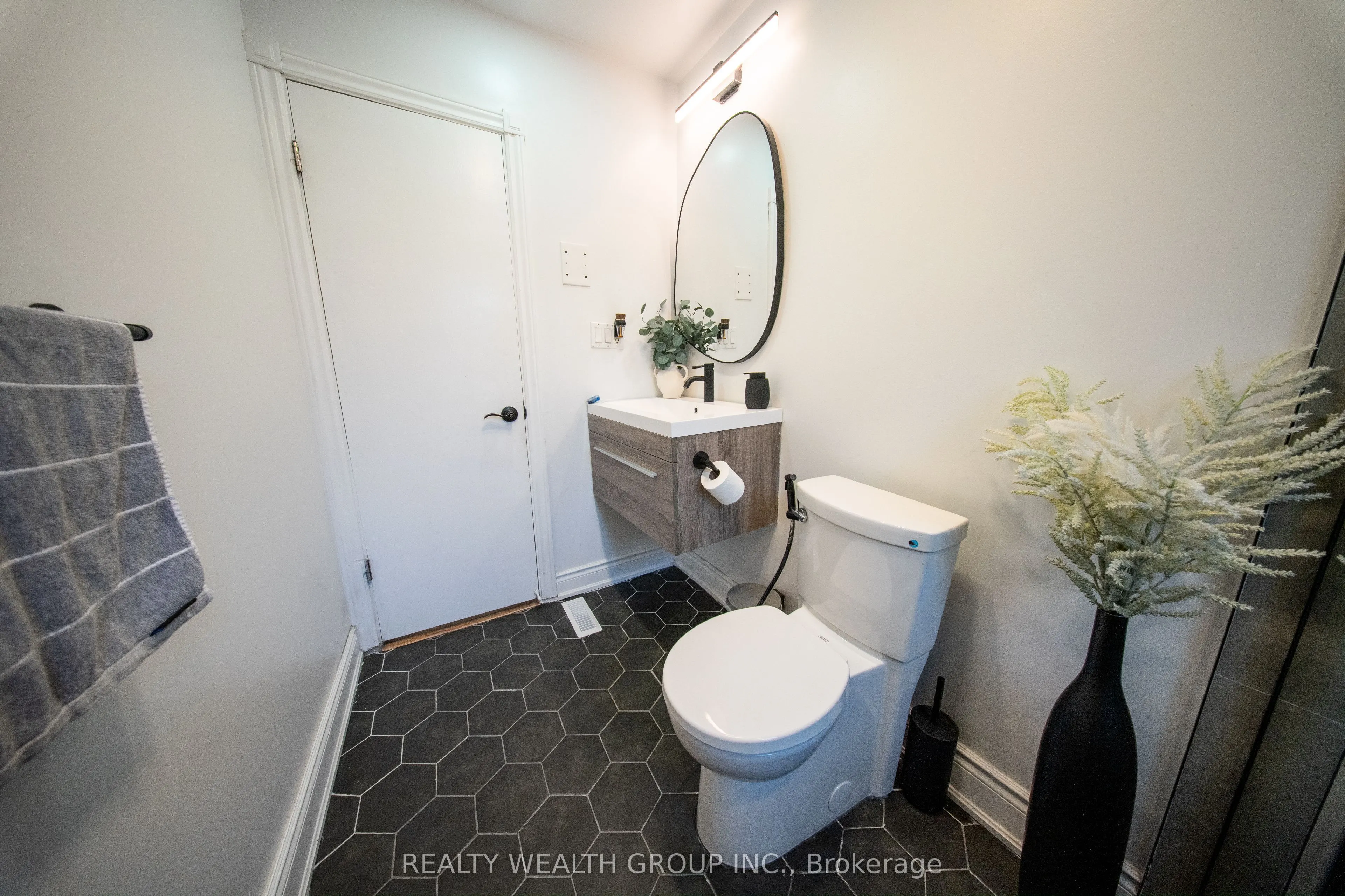43 Medhurst Road W