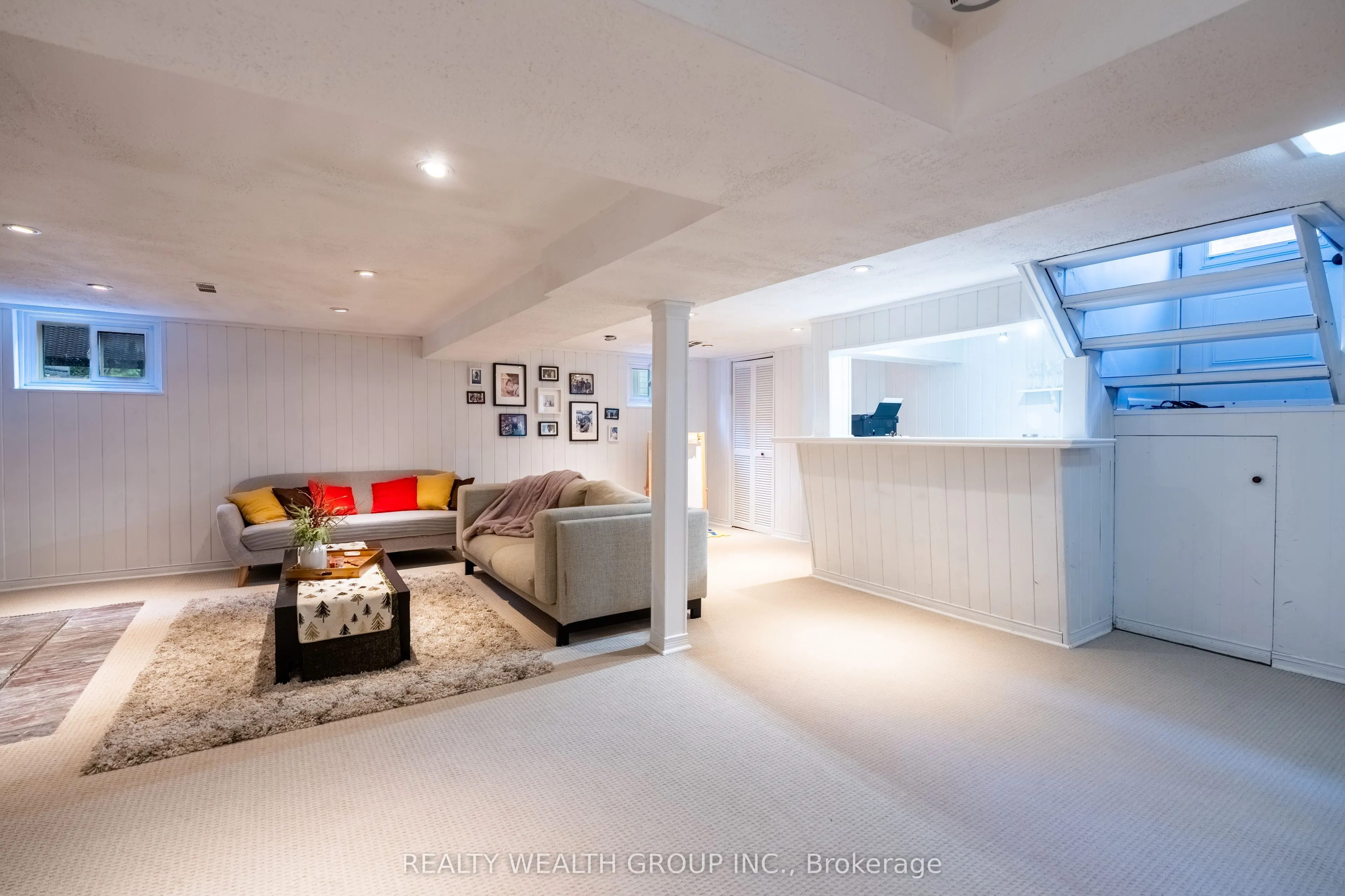 43 Medhurst Road W