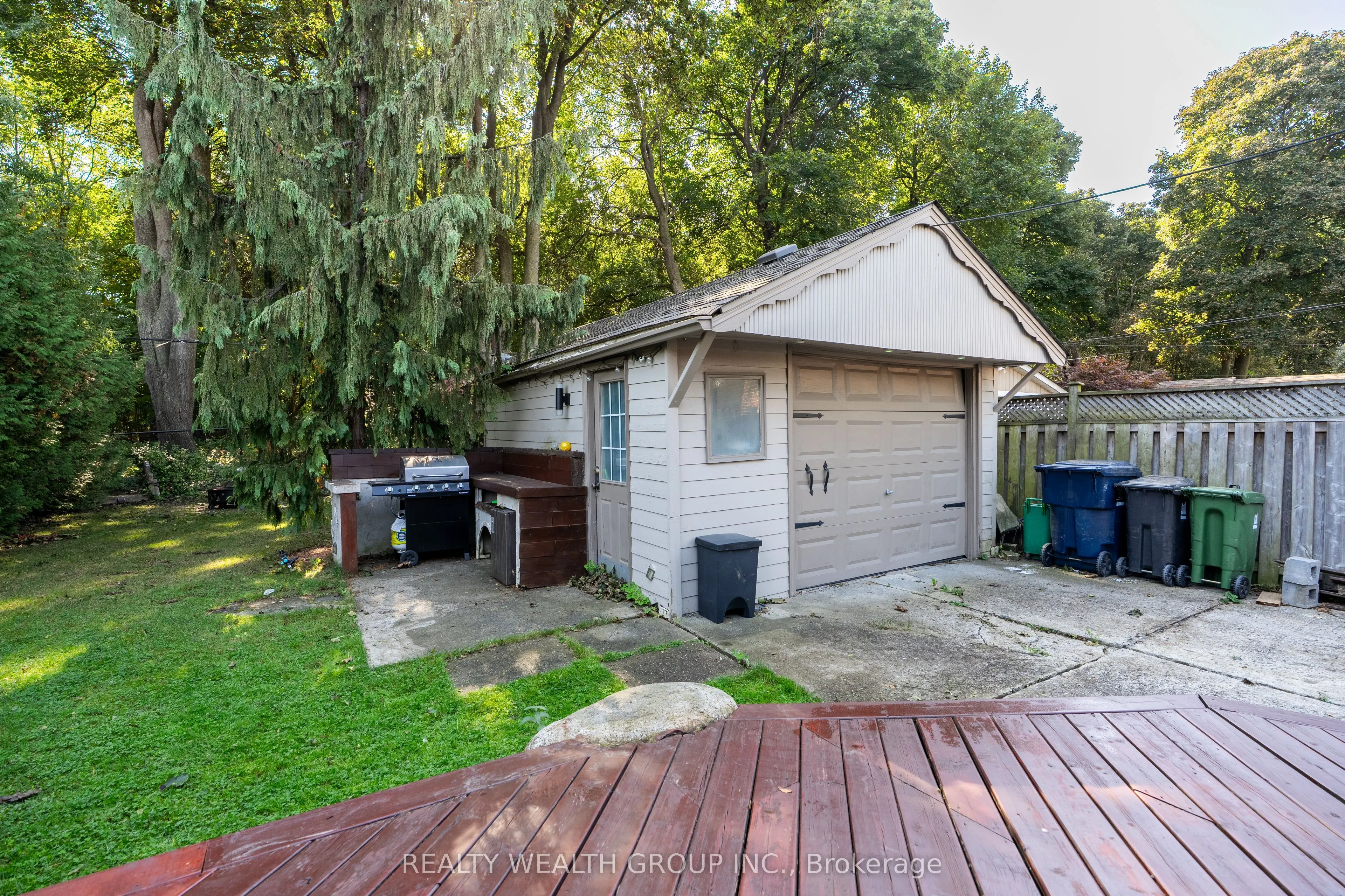 43 Medhurst Road W