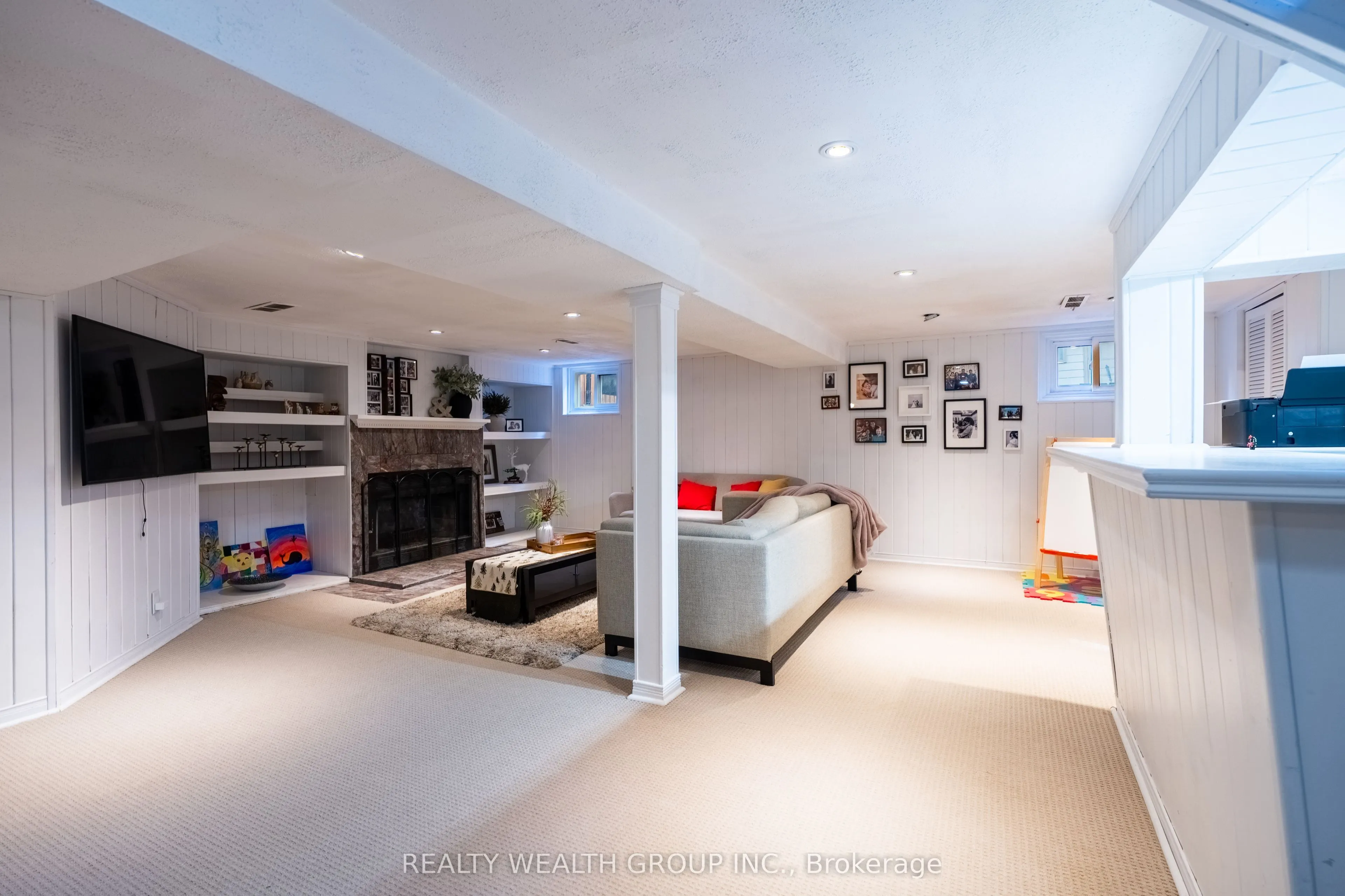 43 Medhurst Road W