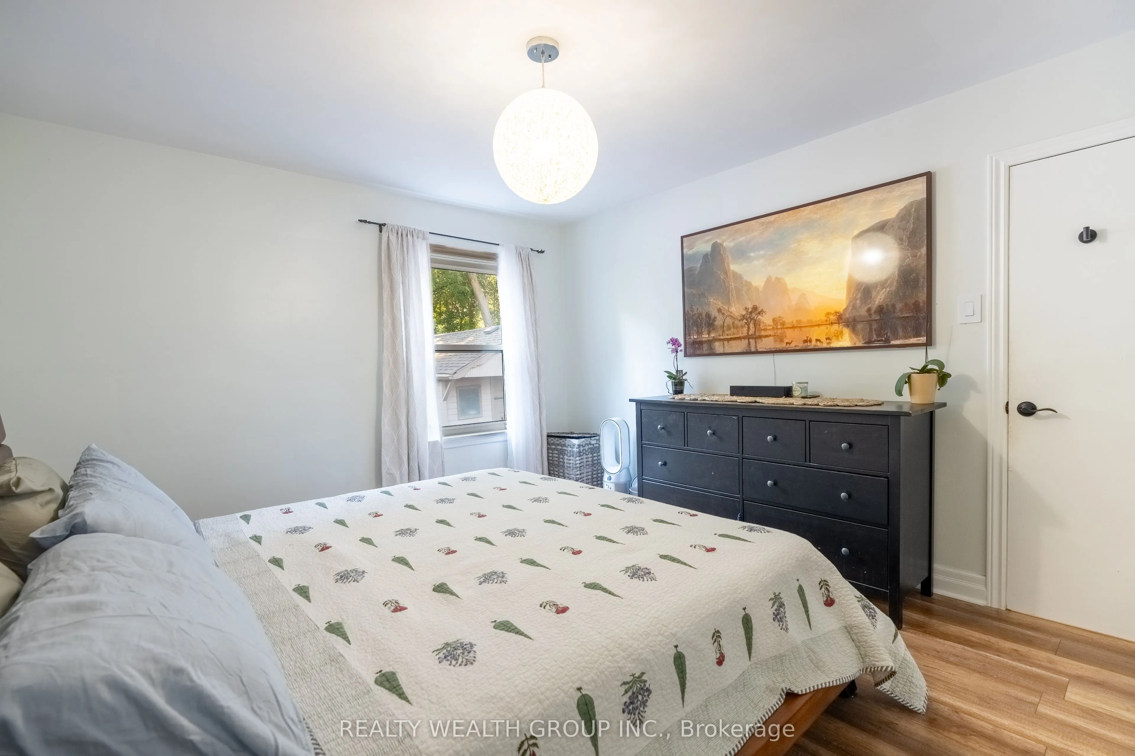 43 Medhurst Road W