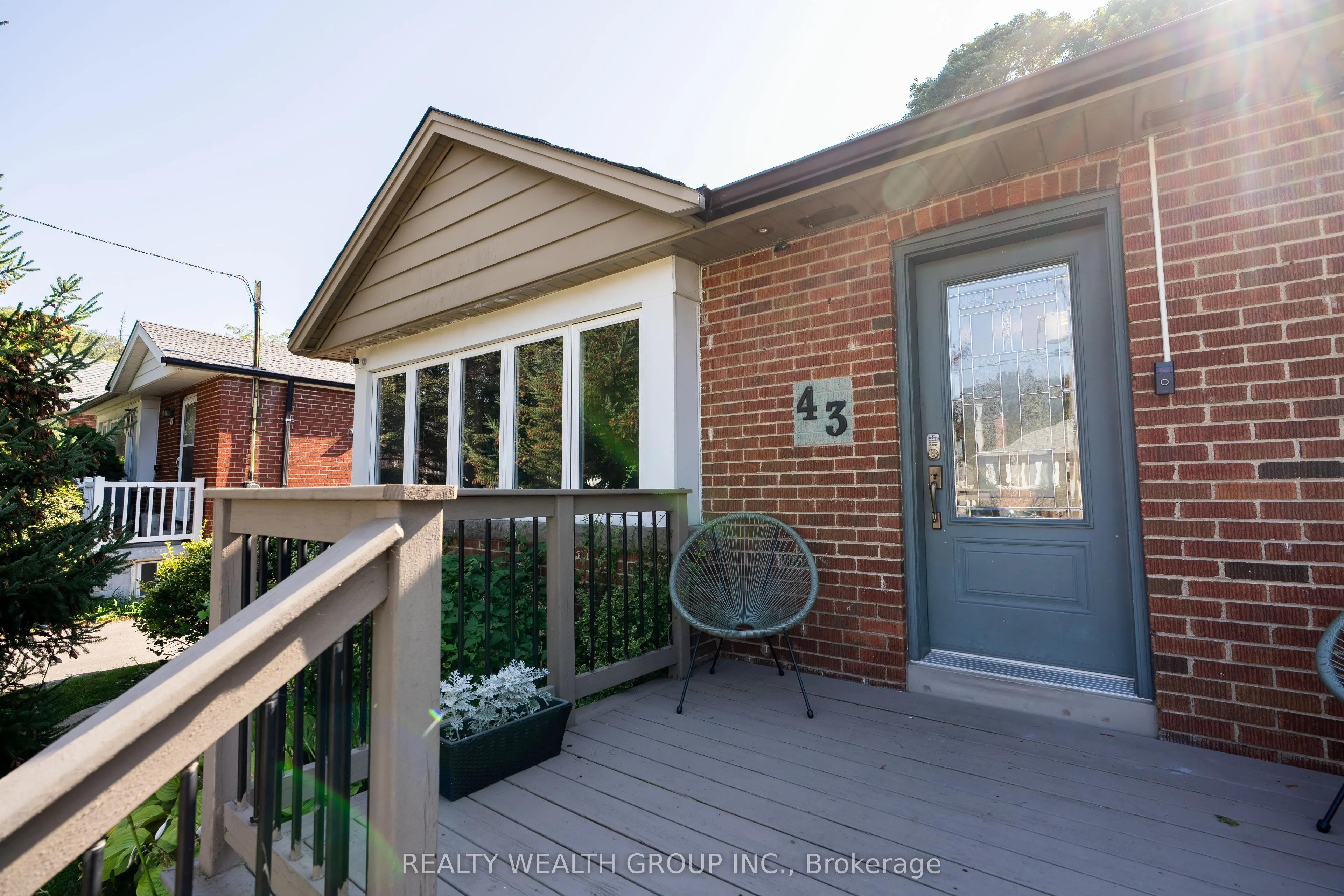 43 Medhurst Road W