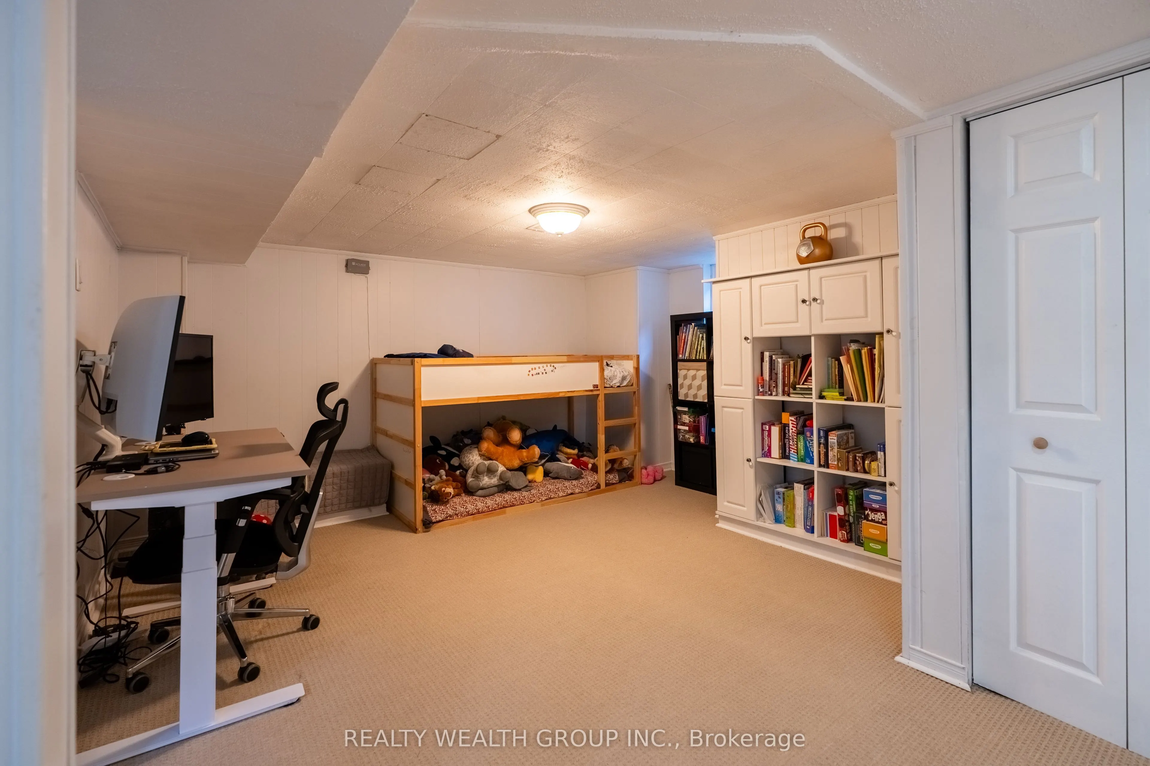 43 Medhurst Road W