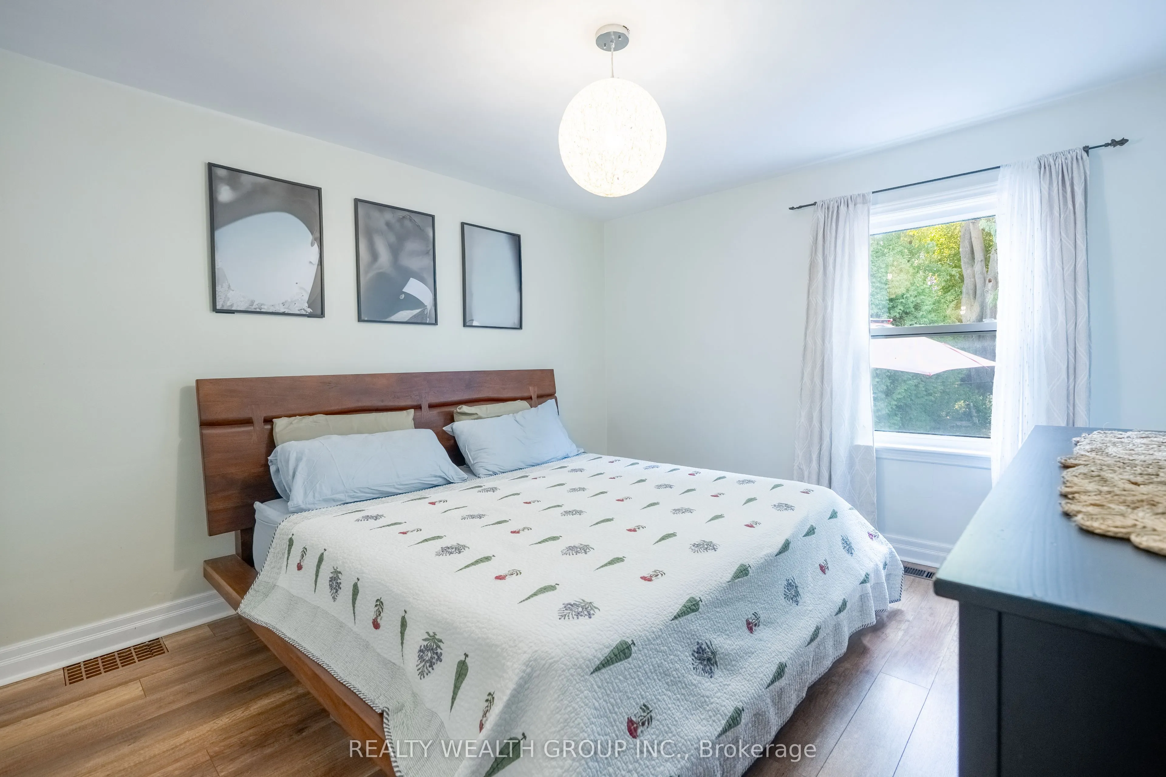 43 Medhurst Road W