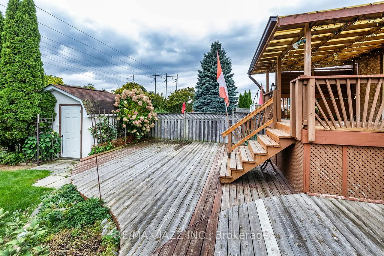 875 Beatrice Street E
