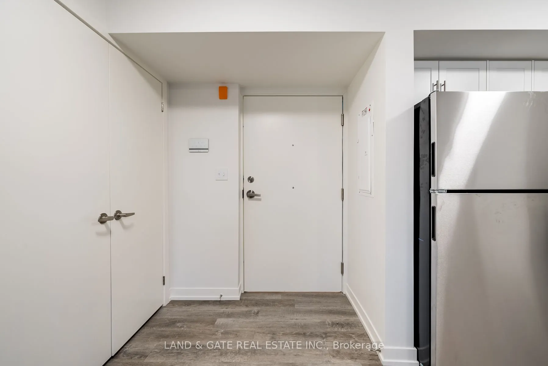 976 Simcoe Street N, #404