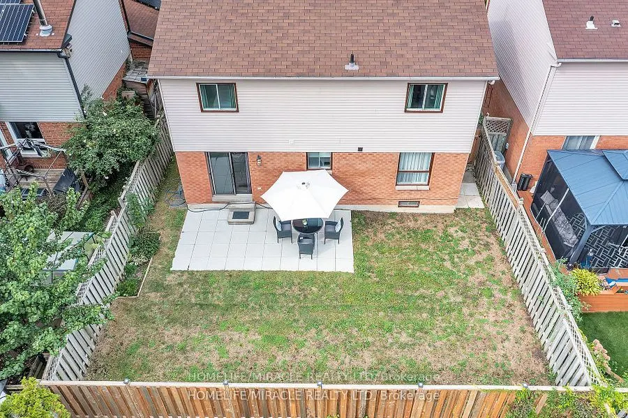 7 Houghton Court