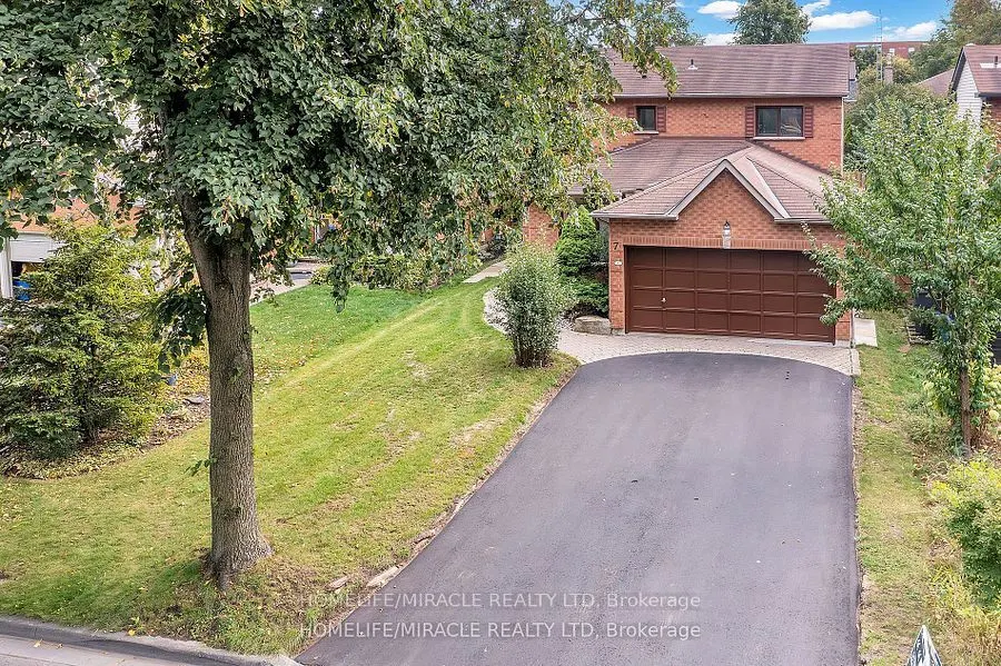 7 Houghton Court