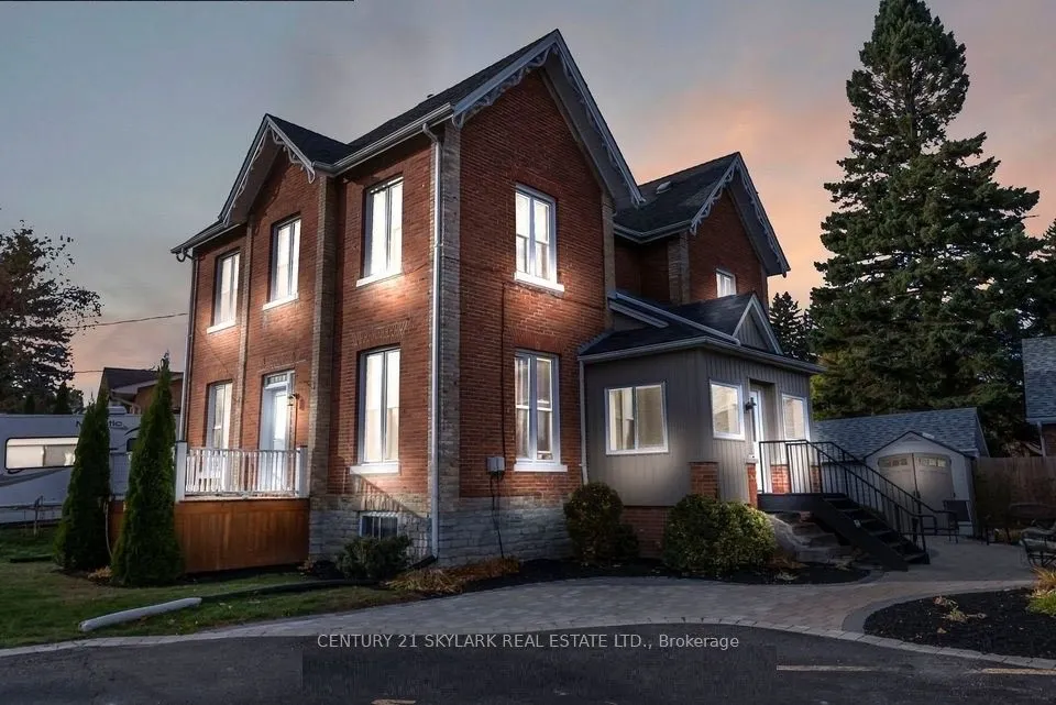 8 Wellington Street, #4