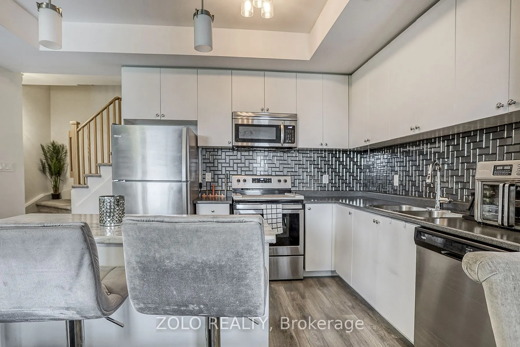 1555 Kingston Road, #218