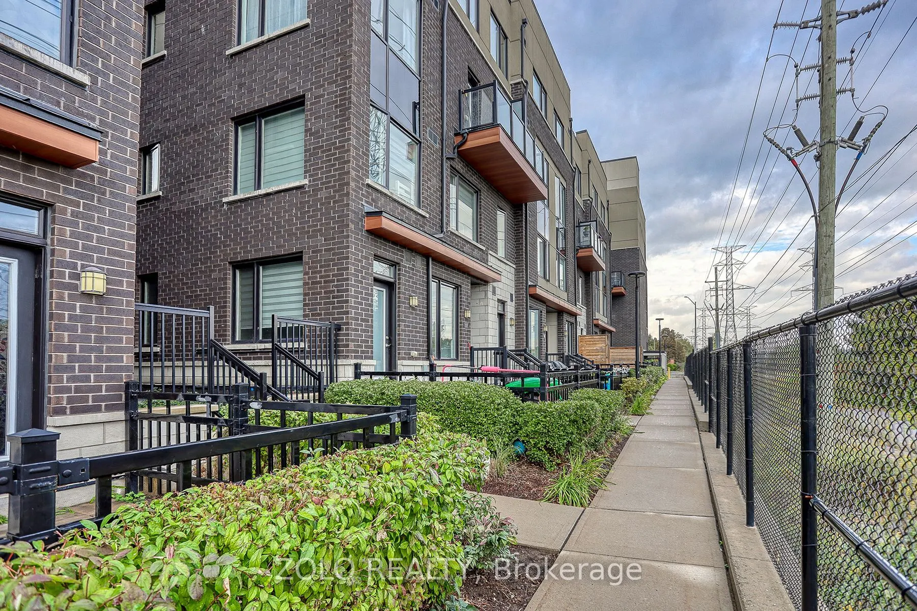 1555 Kingston Road, #218