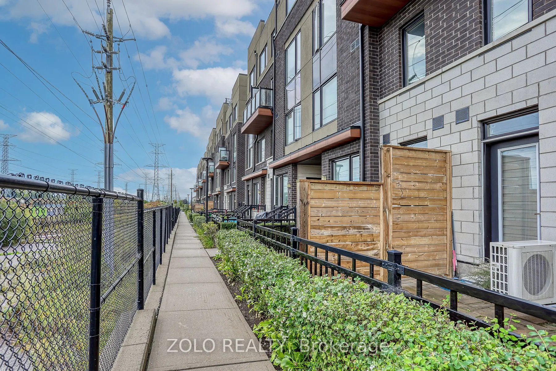 1555 Kingston Road, #218