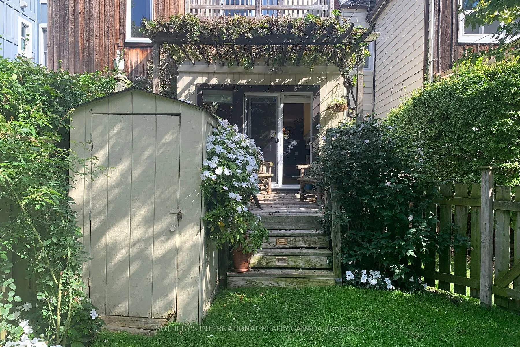 218 De Grassi Street