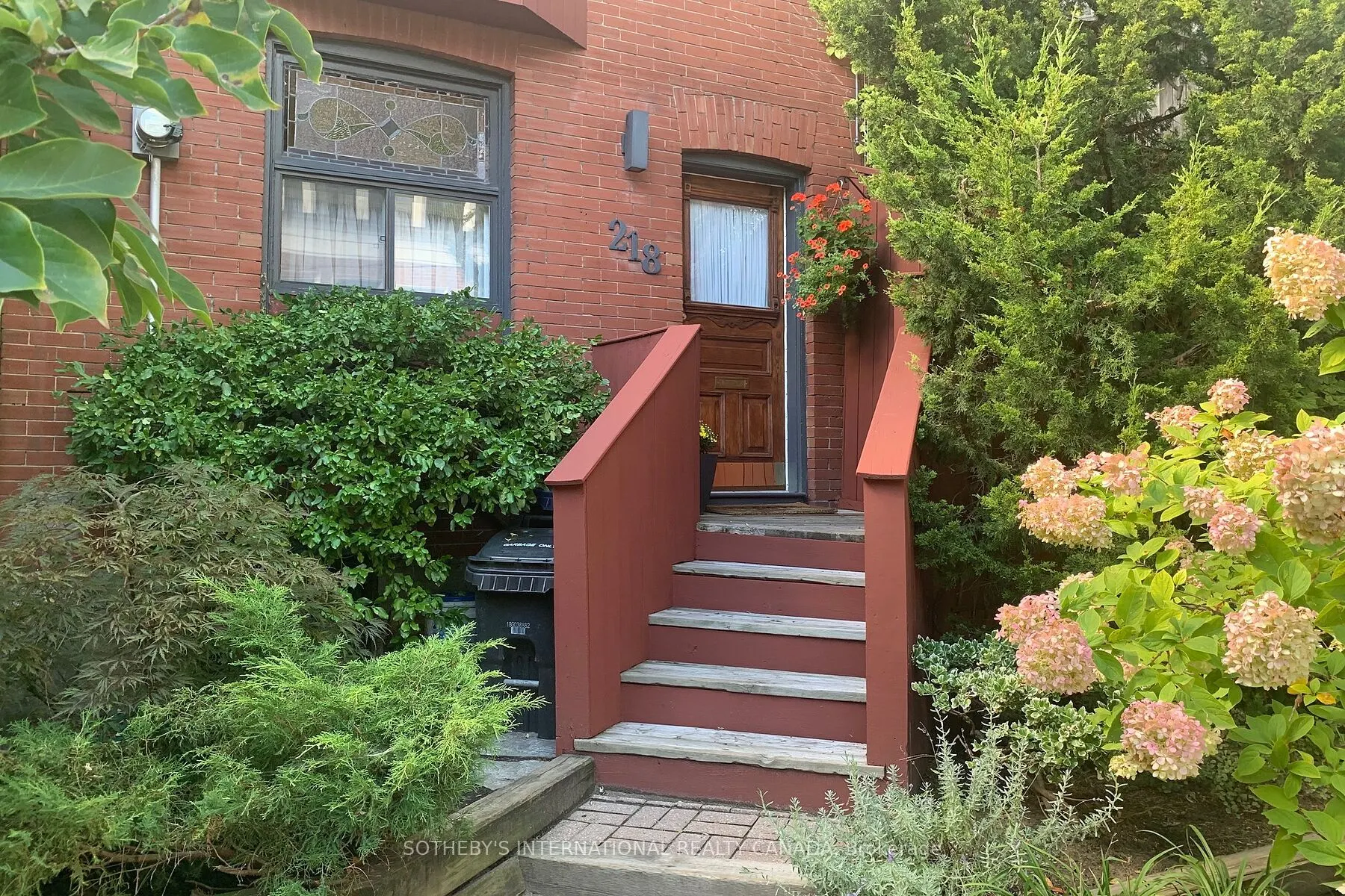 218 De Grassi Street