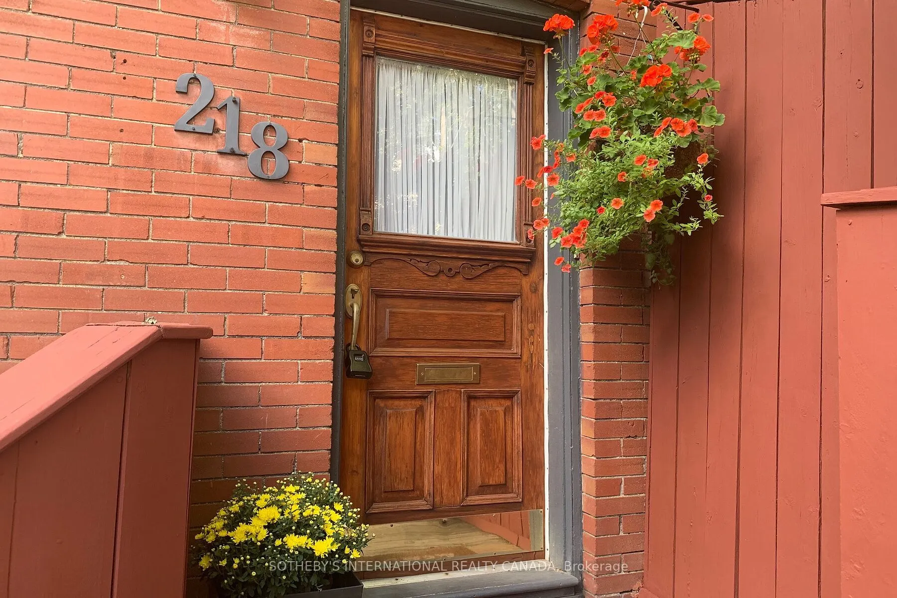 218 De Grassi Street