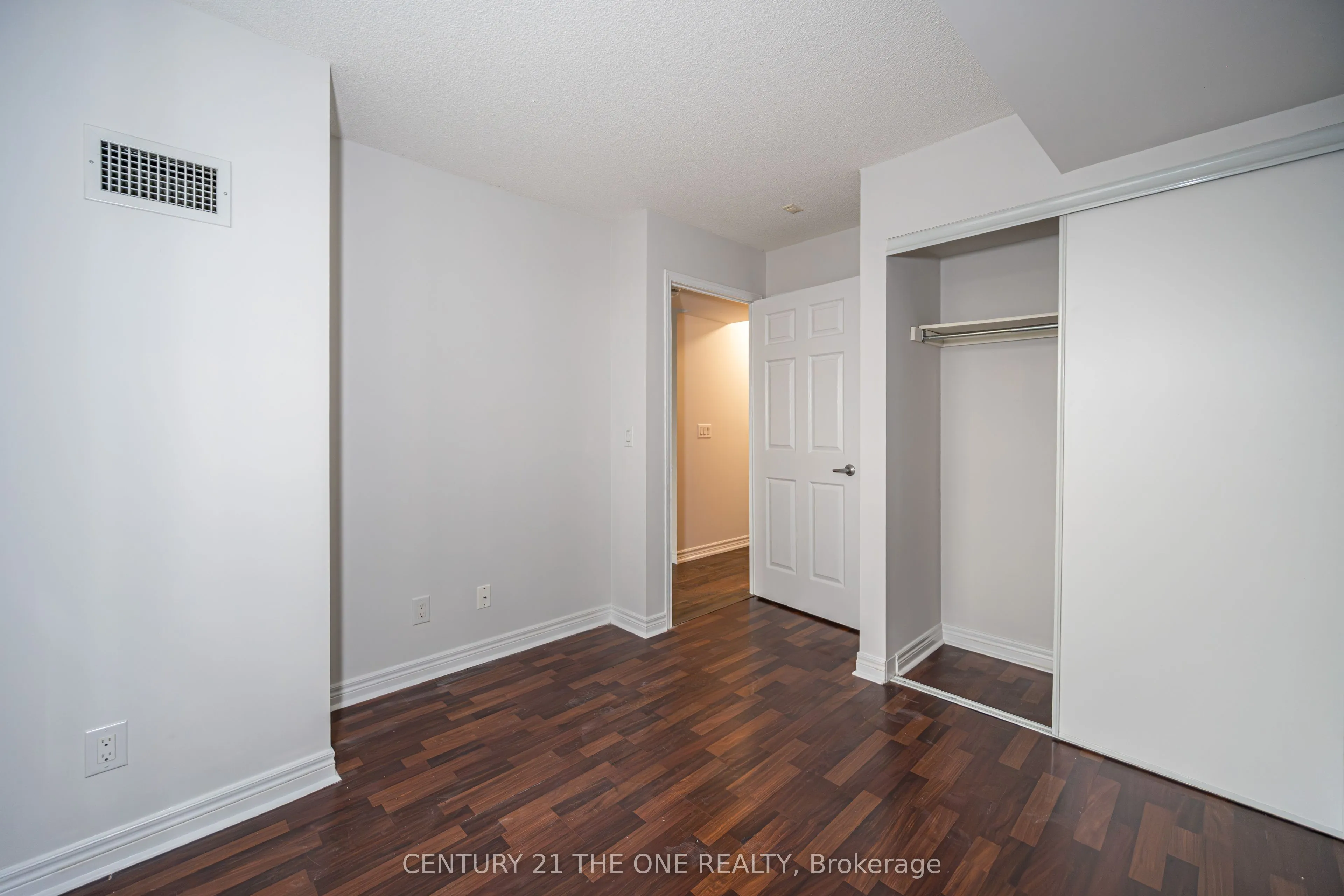 60 Fairfax Crescent, #519