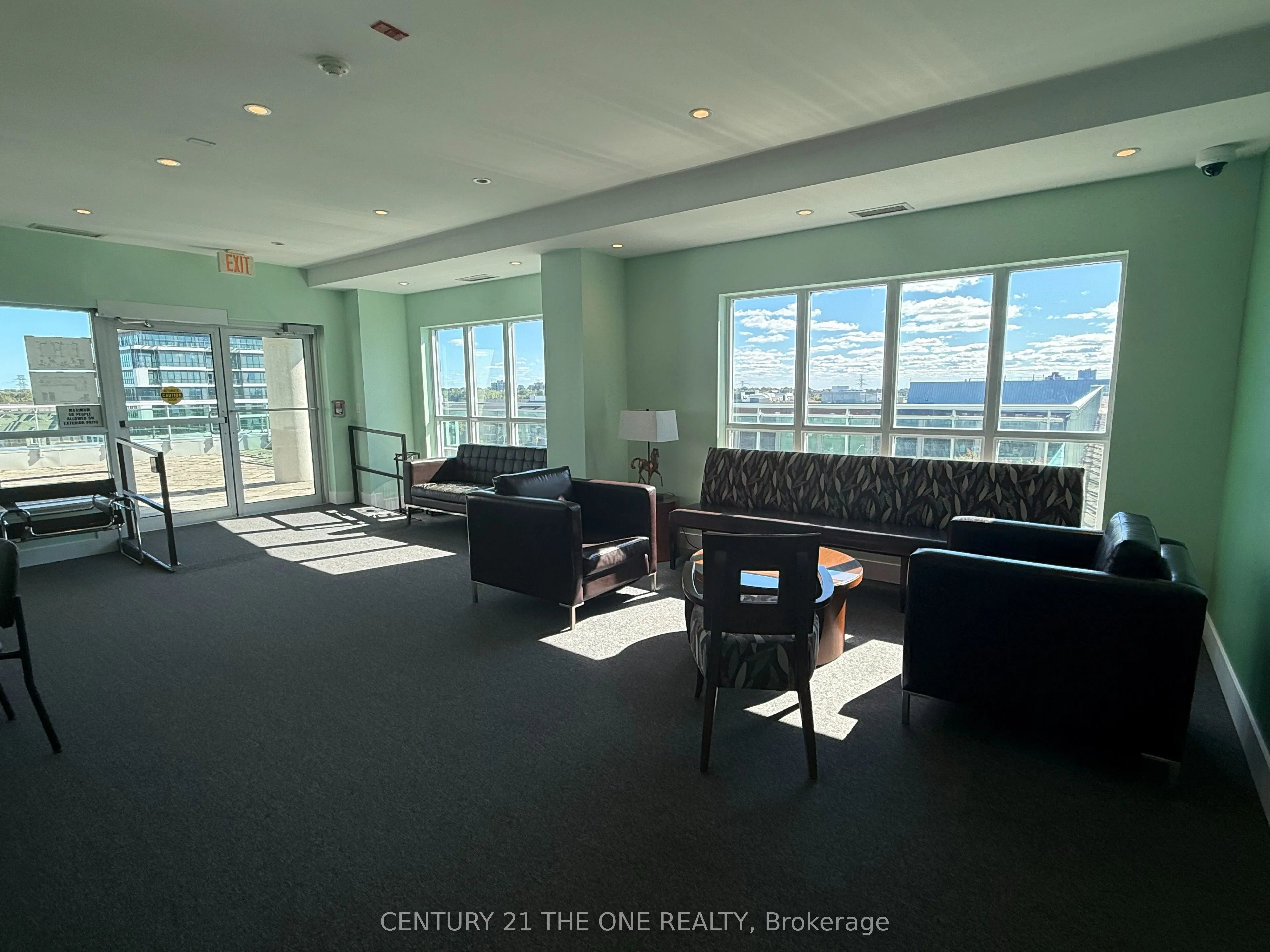 60 Fairfax Crescent, #519