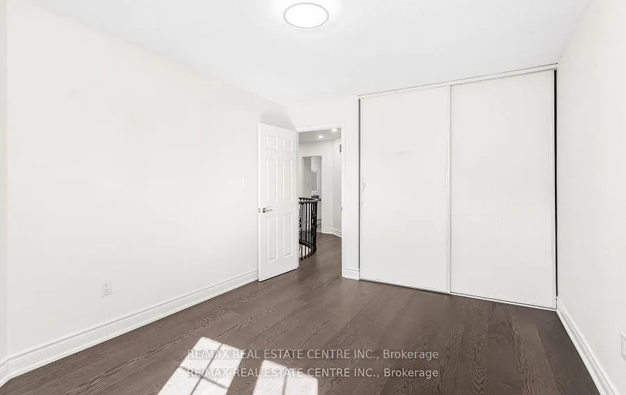 42 Howes Street