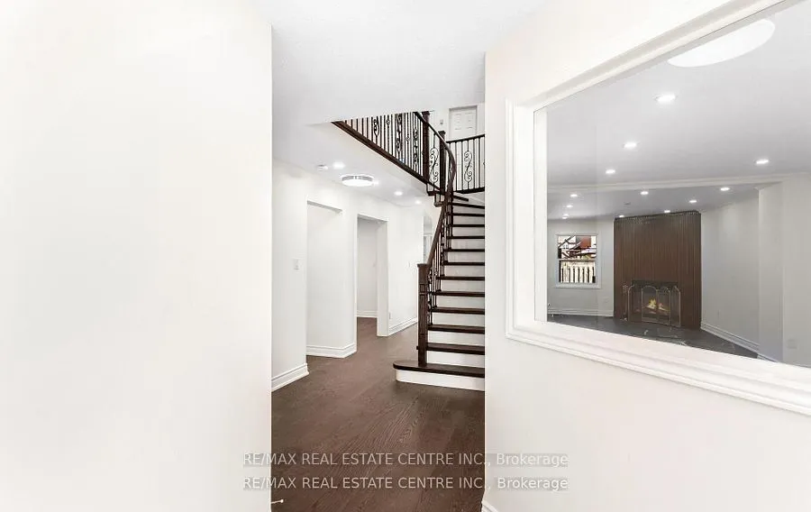 42 Howes Street