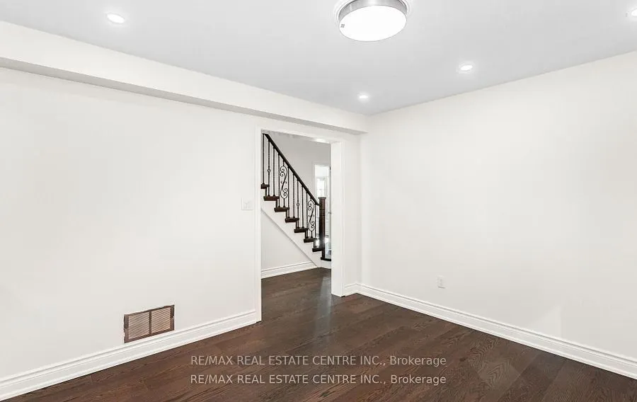 42 Howes Street