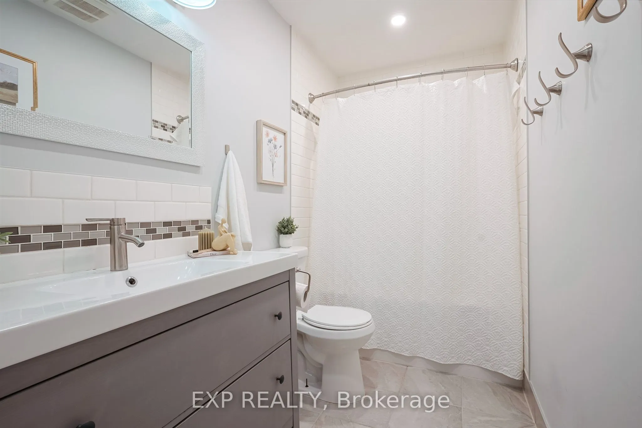 139 Adele Crescent