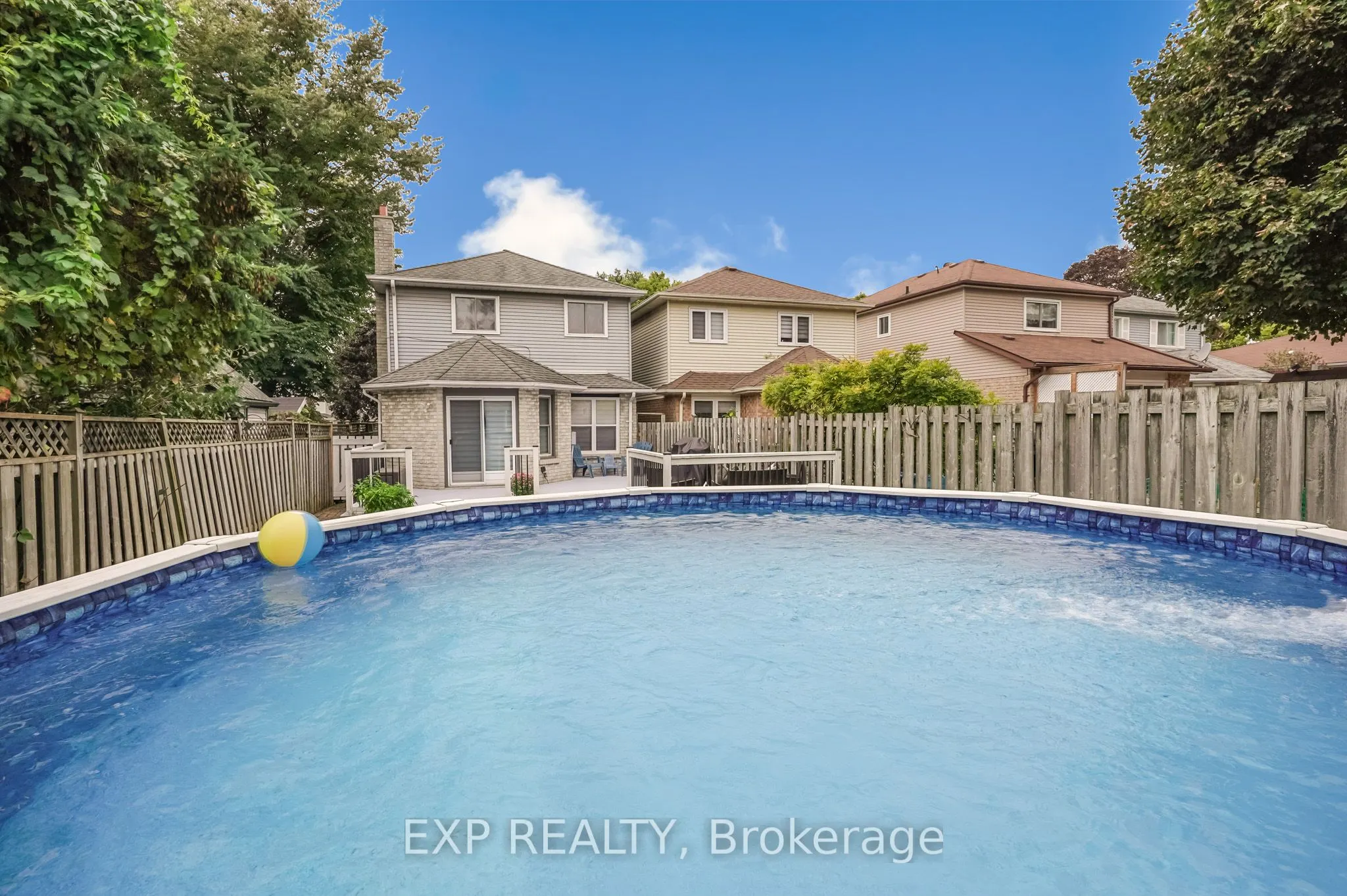139 Adele Crescent