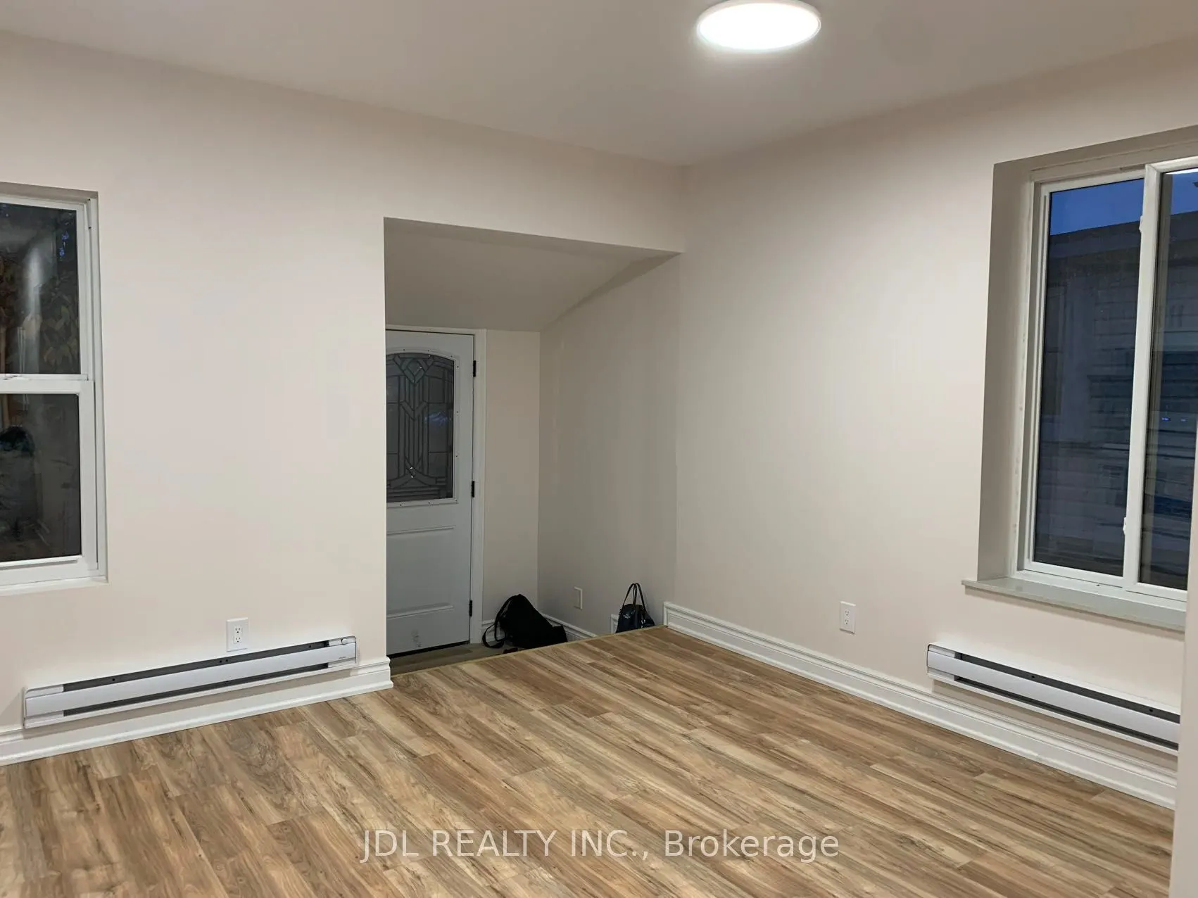 5 Harris Avenue S, #main floor