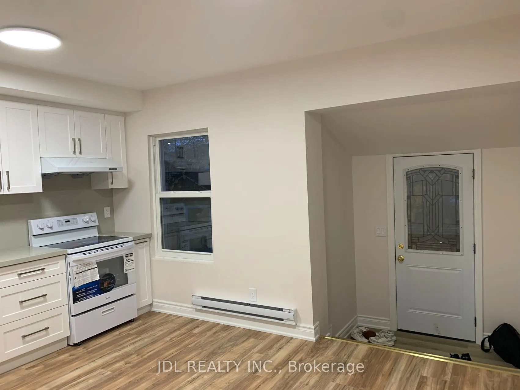 5 Harris Avenue S, #main floor