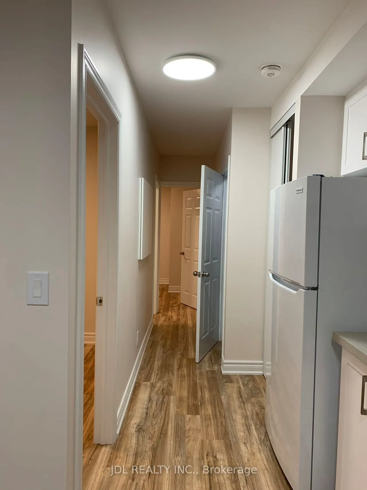5 Harris Avenue S, #main floor