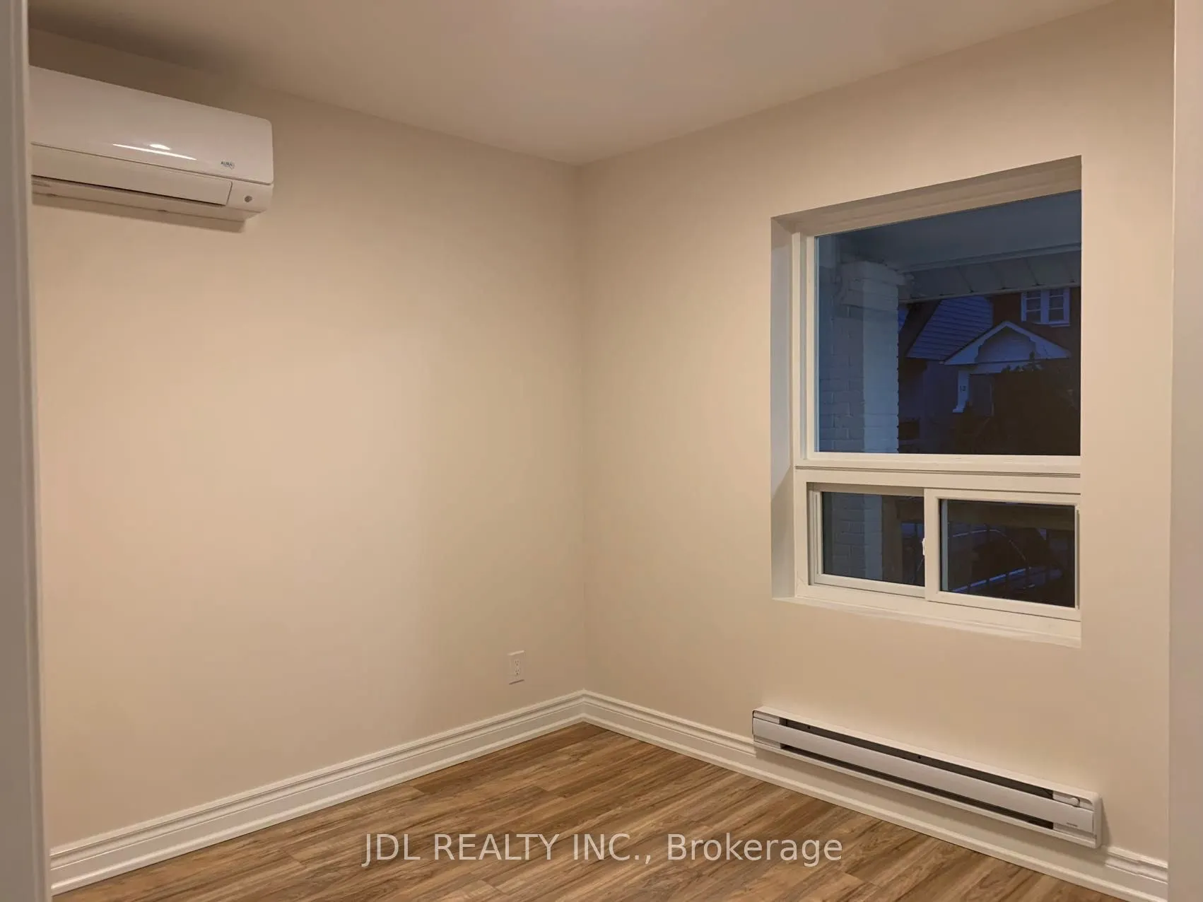 5 Harris Avenue S, #main floor