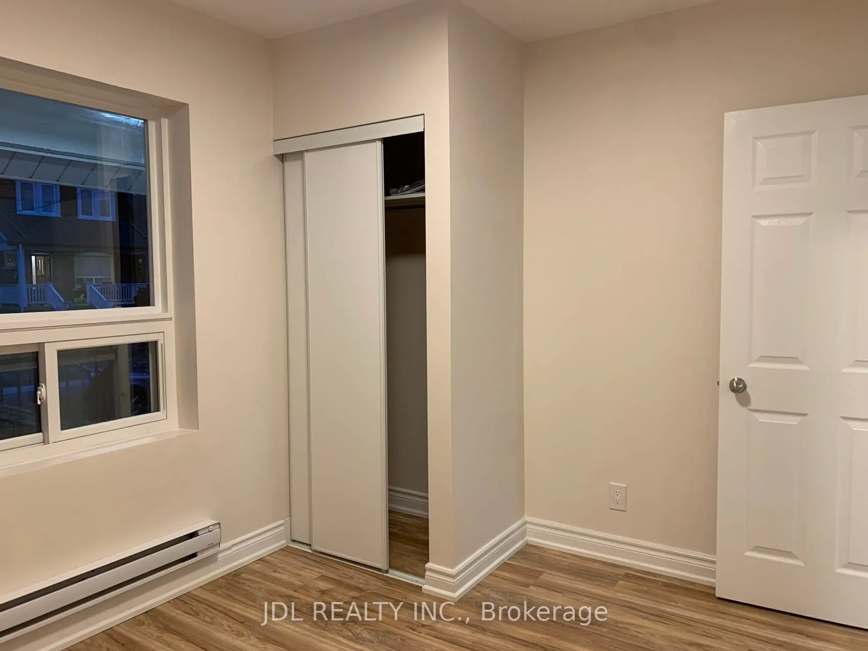5 Harris Avenue S, #main floor