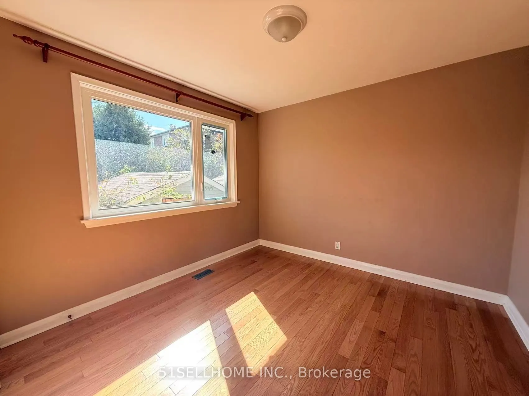 3 Sherwood Avenue, #Main Floor