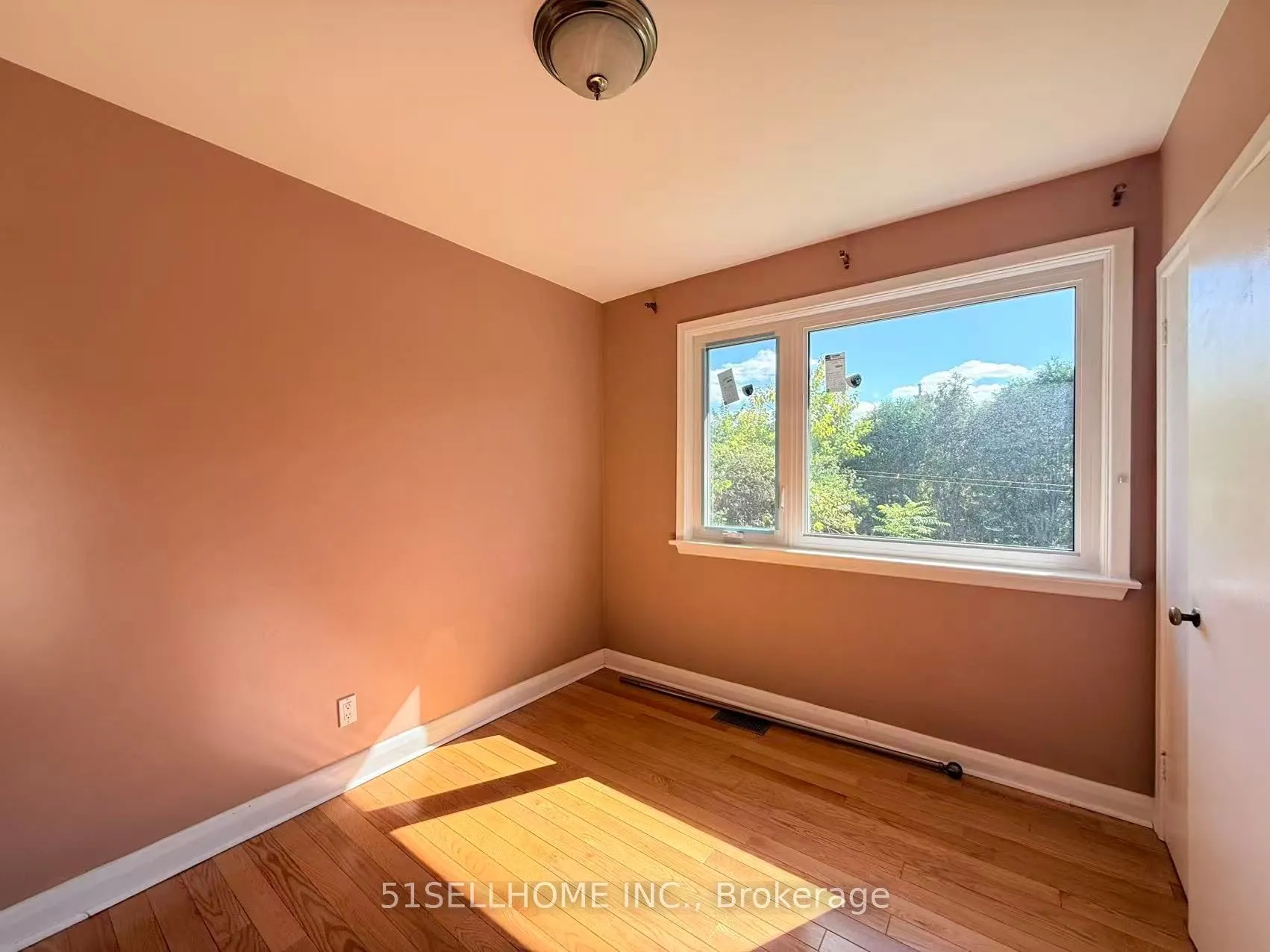 3 Sherwood Avenue, #Main Floor