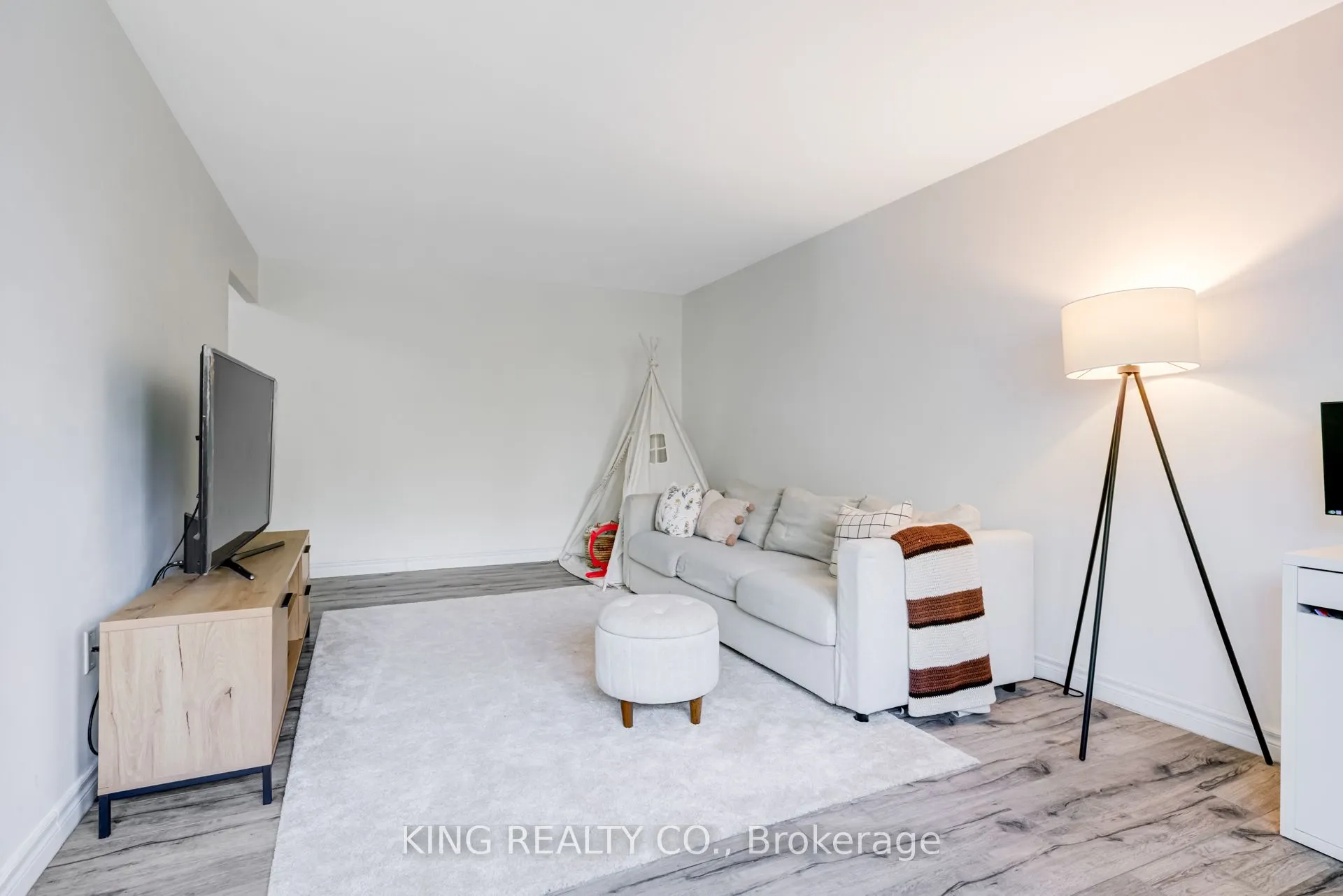 936 Glen Street, #512