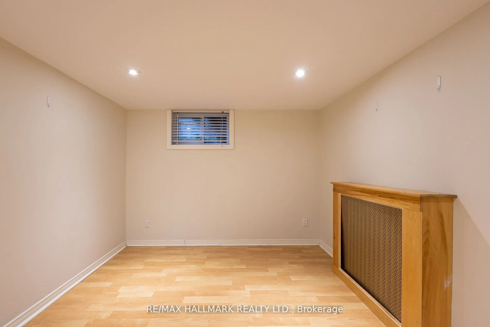 96 Glen Davis Crescent, #lower
