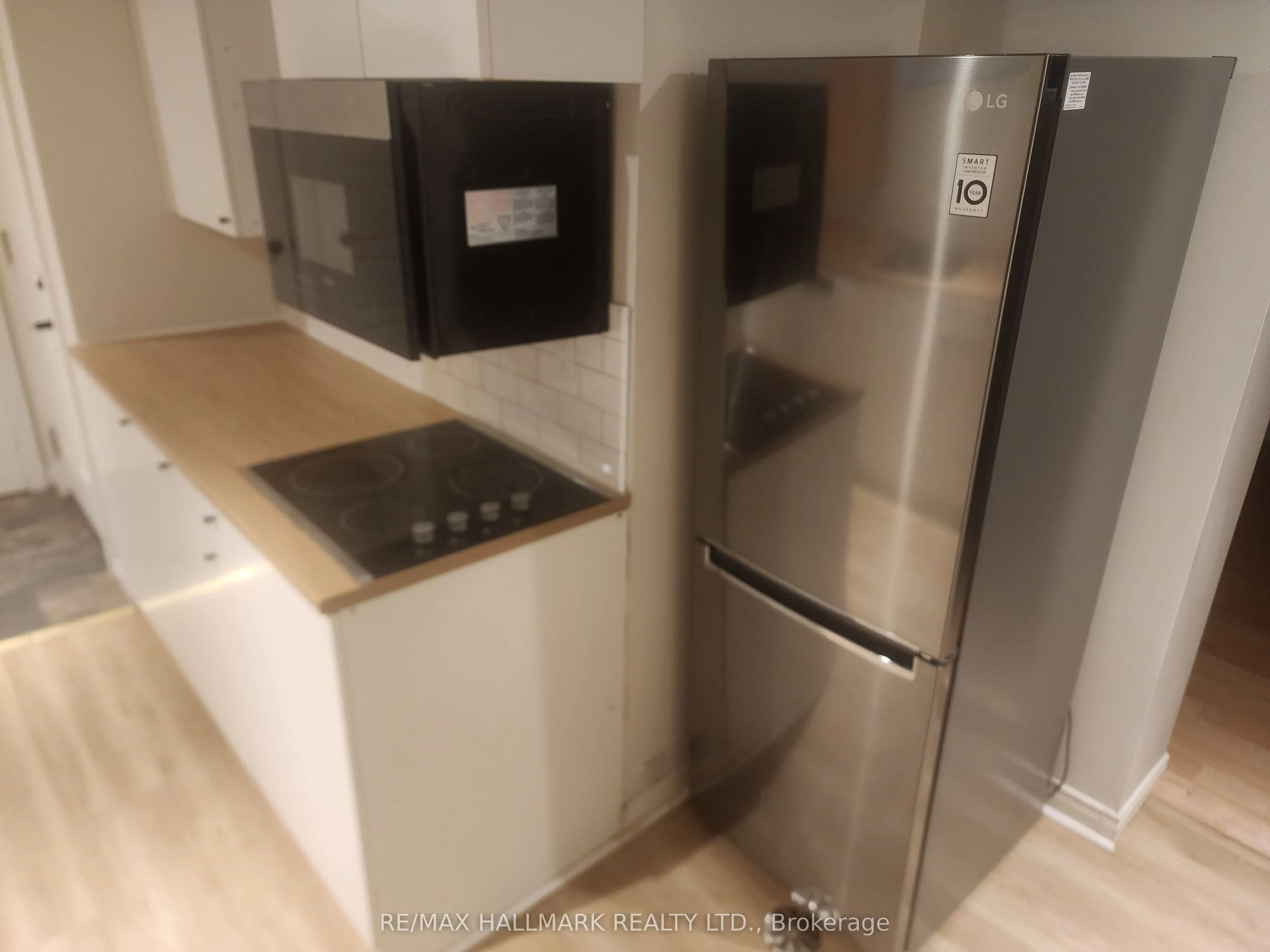 96 Glen Davis Crescent, #lower