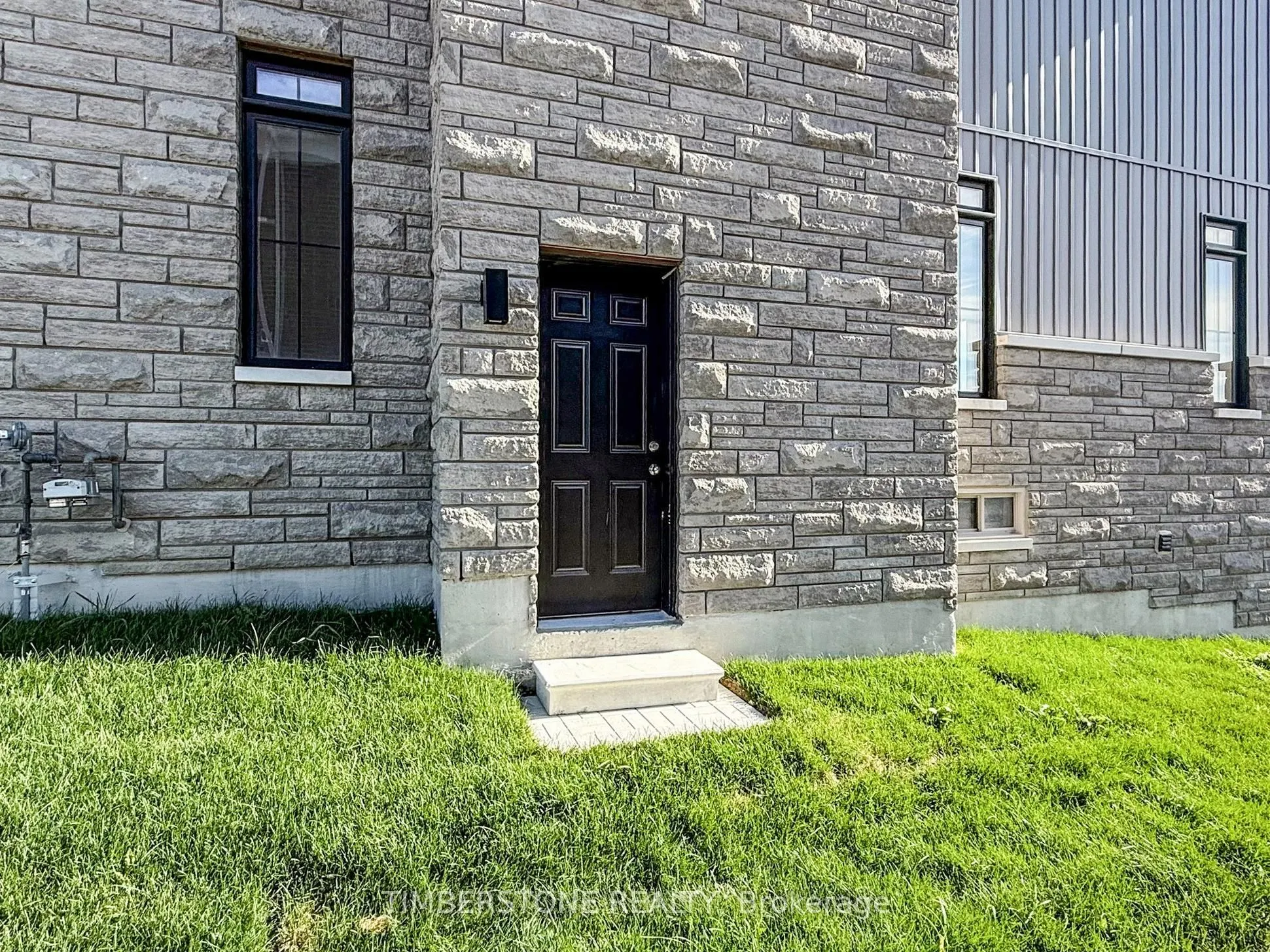 1103 Zircon Manor