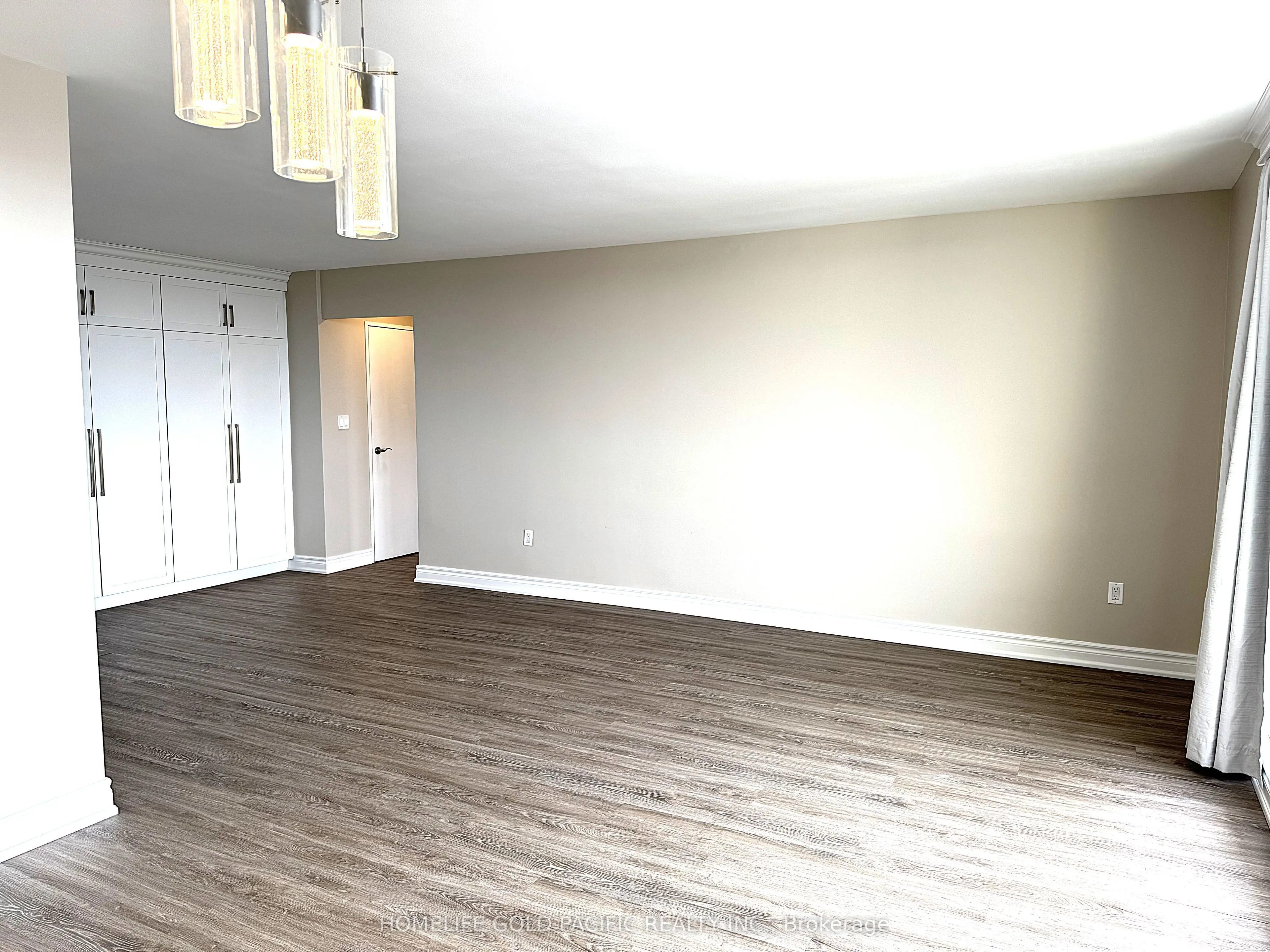 1 Massey Square, #1214