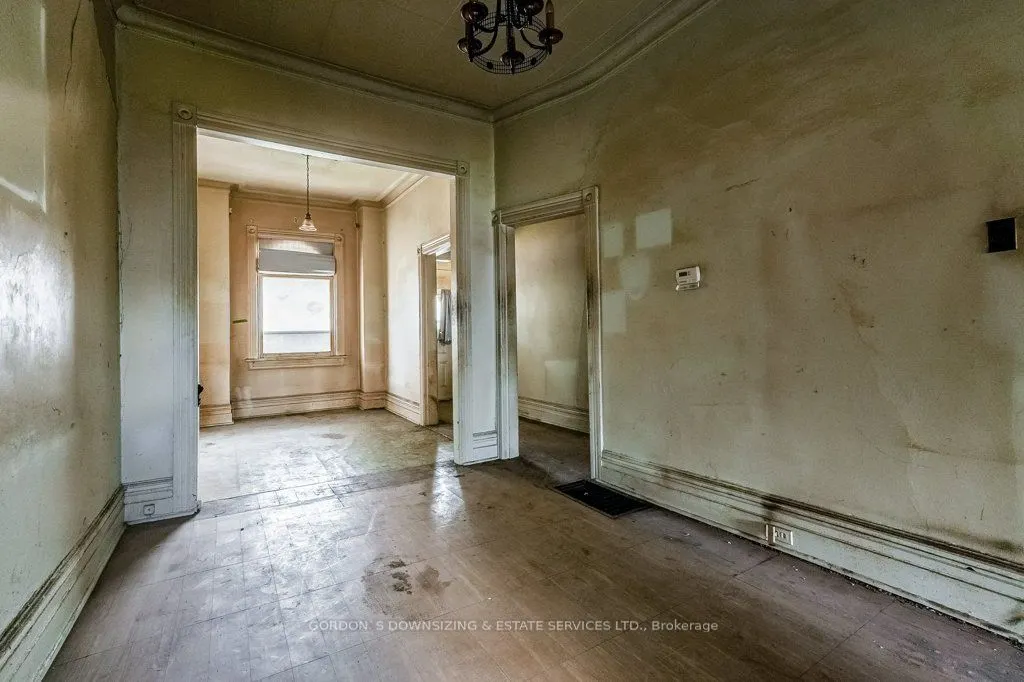 6 Paisley Avenue