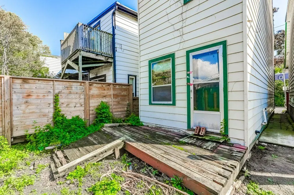 6 Paisley Avenue