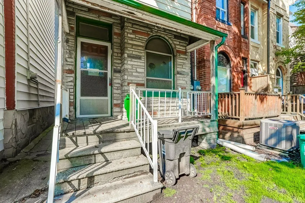 6 Paisley Avenue