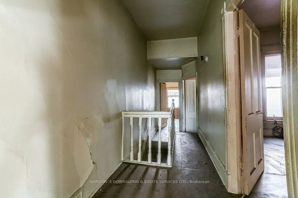 6 Paisley Avenue